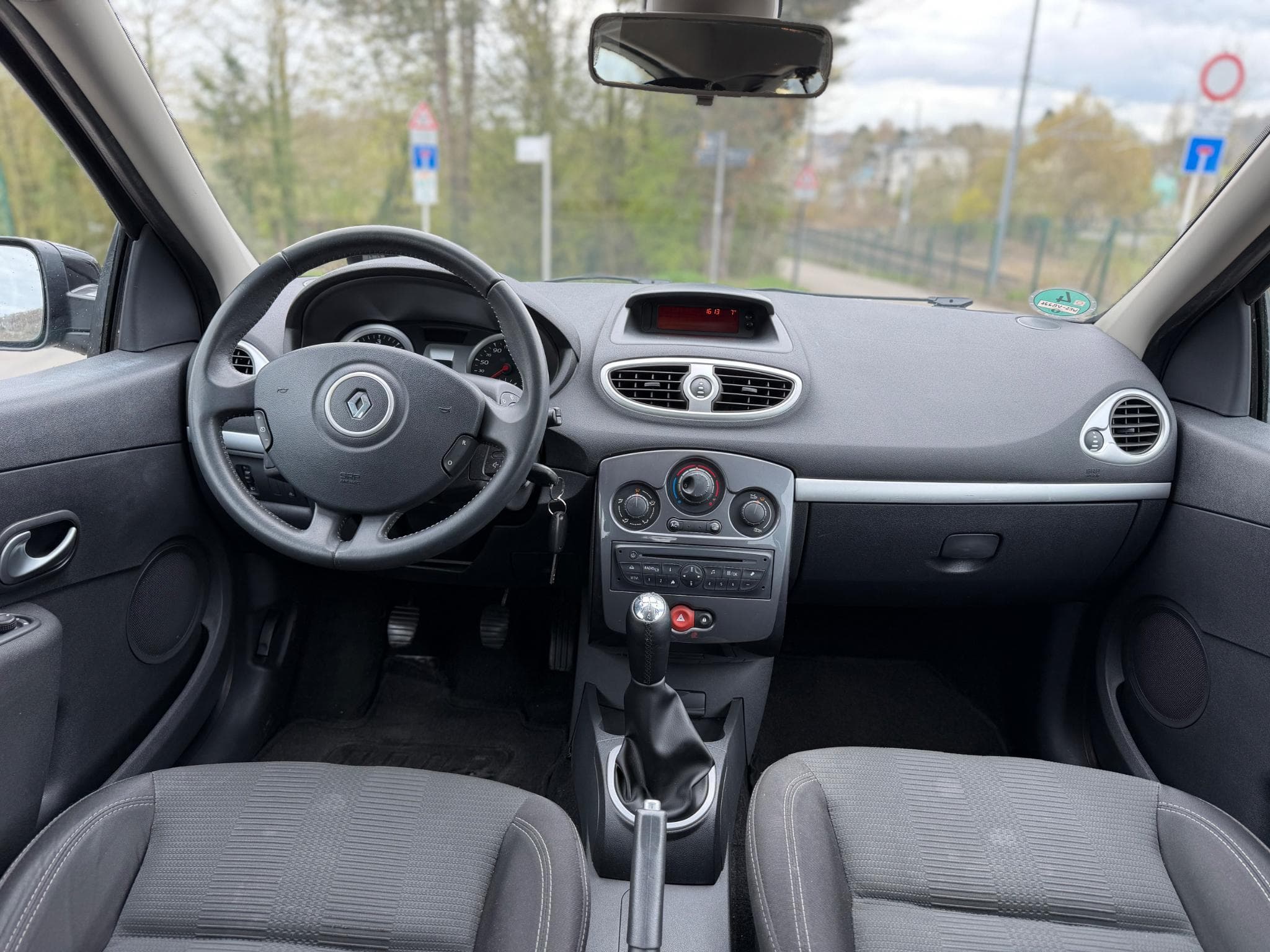 Renault Clio 1.5 (2011) - Foto 8