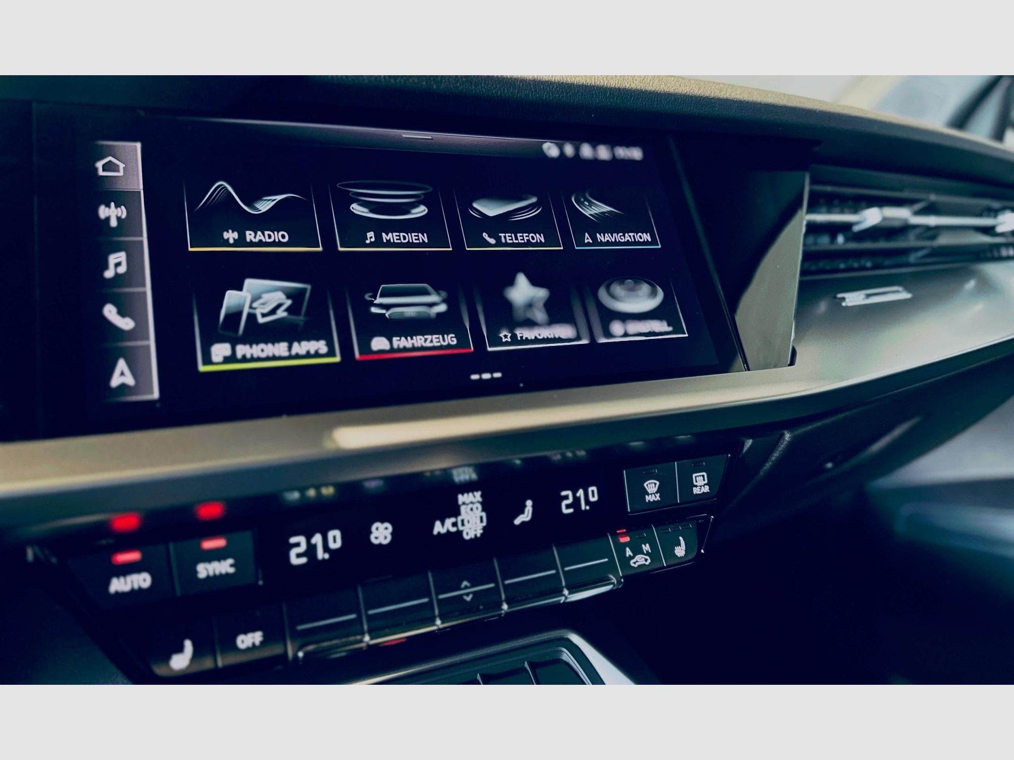 Audi A3 A3 SPORTBACK S-LINE 35 TFSI S-TRONIC (2024) - Foto 13