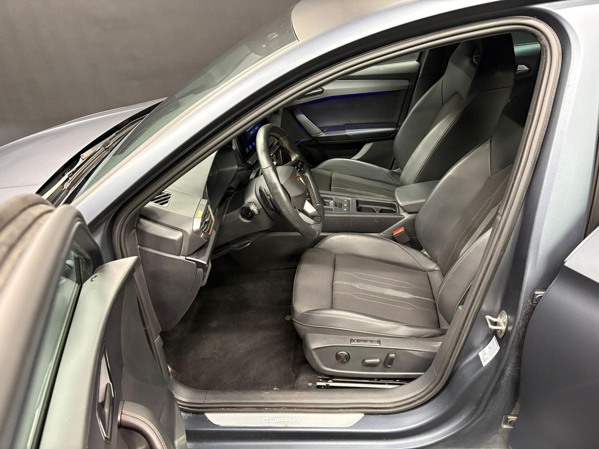 Cupra Leon 1.4 e-Hybrid 245 CH DSG CAMERA/ACC/MirrorLink (2022) - Photo 11