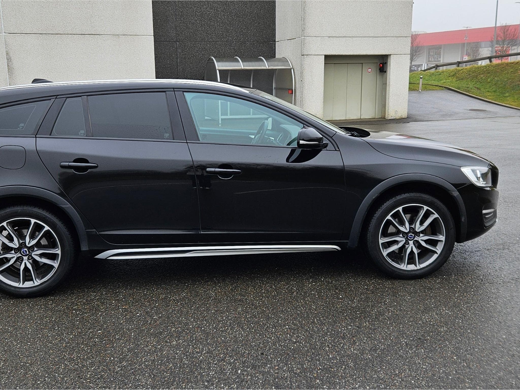 Volvo V60 Cross Country (2017) - Photo 1