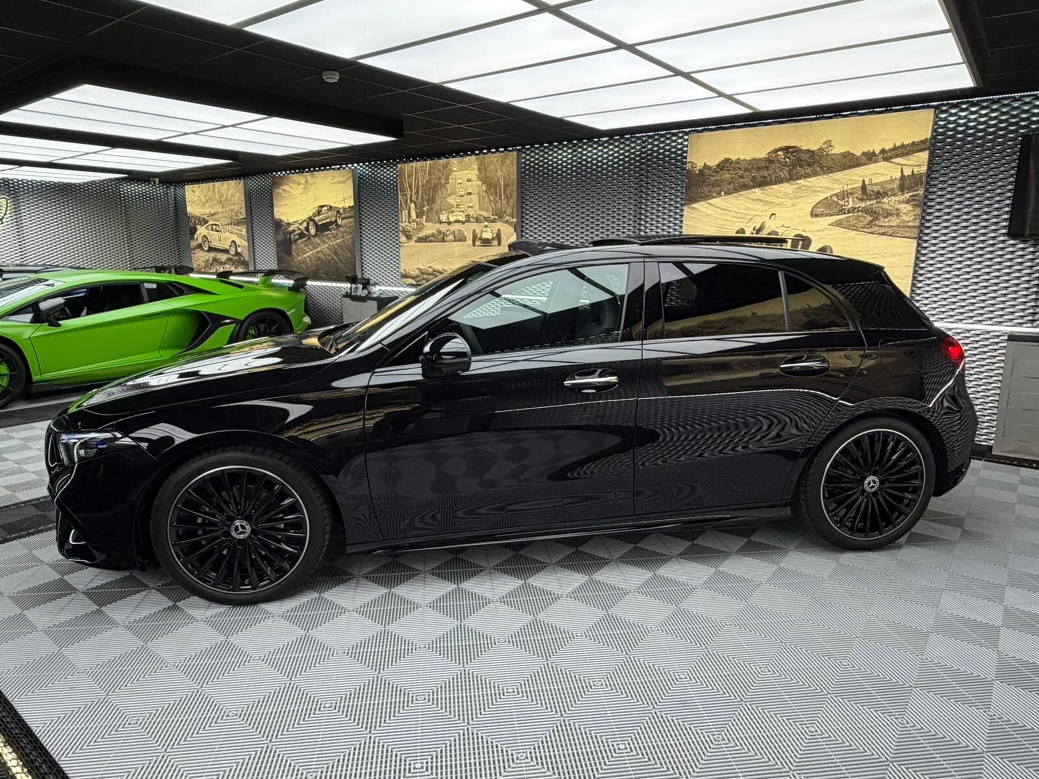 Mercedes A 200 D NEW AMG Line Pano 360 Burmester 19' Full Black (2026) - Photo 3