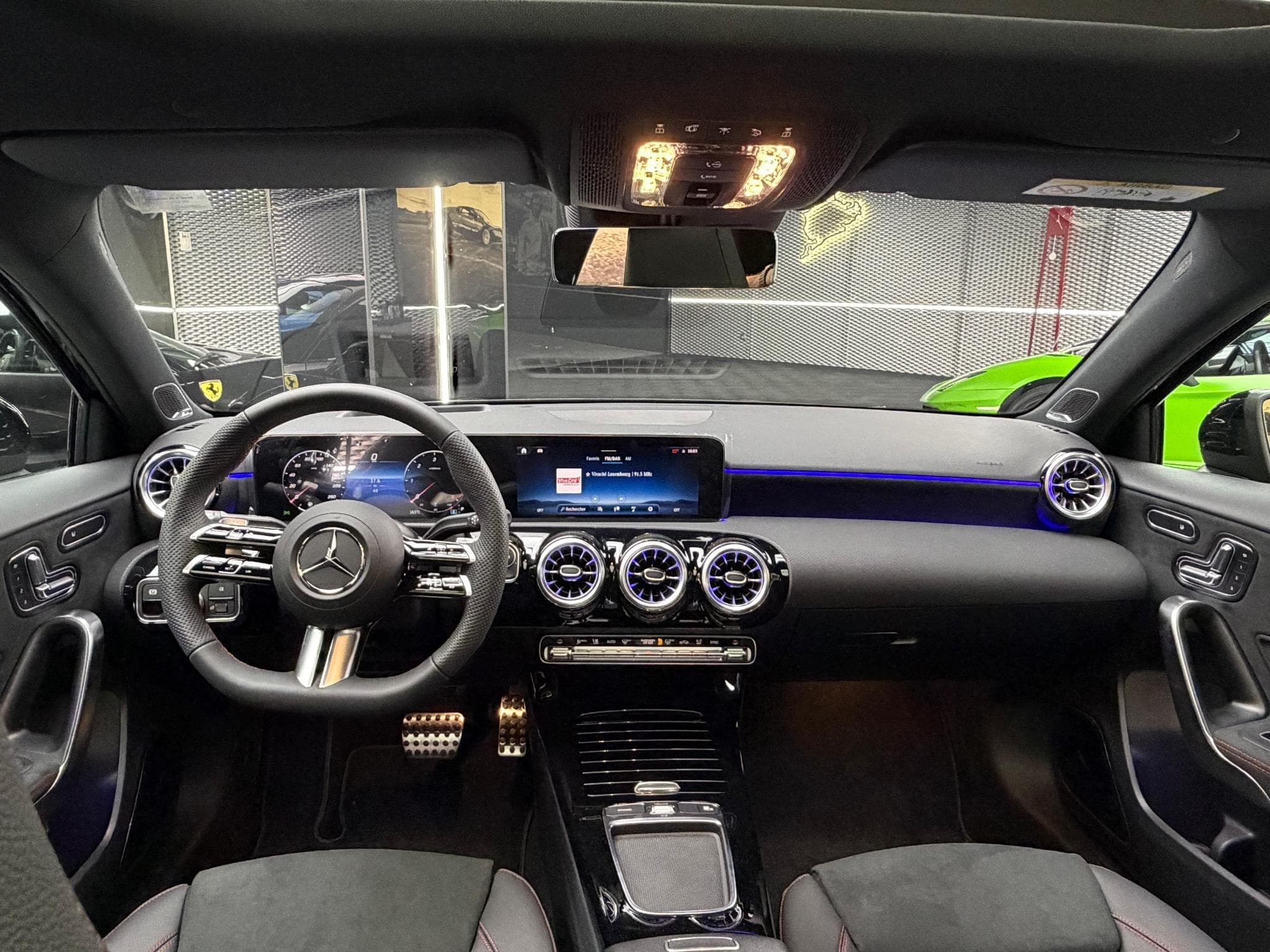 Mercedes A 200 D NEW AMG Line Pano 360 Burmester 19' Full Black (2026) - Photo 10