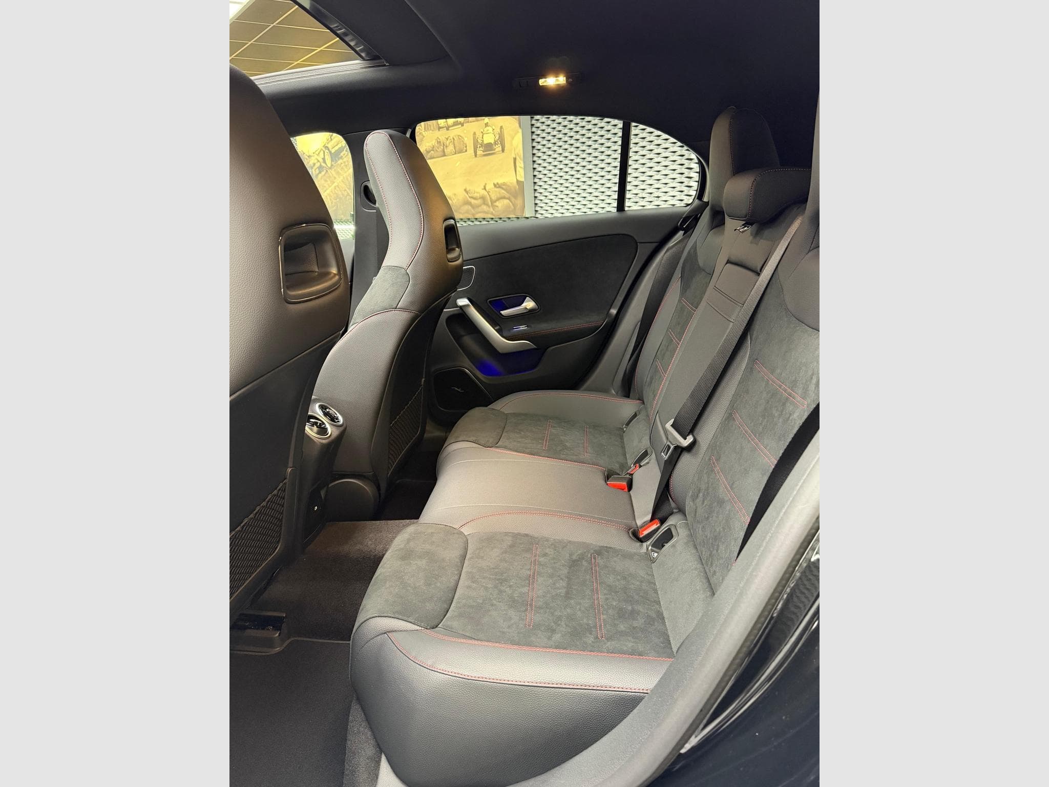 Mercedes A 200 D NEW AMG Line Pano 360 Burmester 19' Full Black (2026) - Photo 9