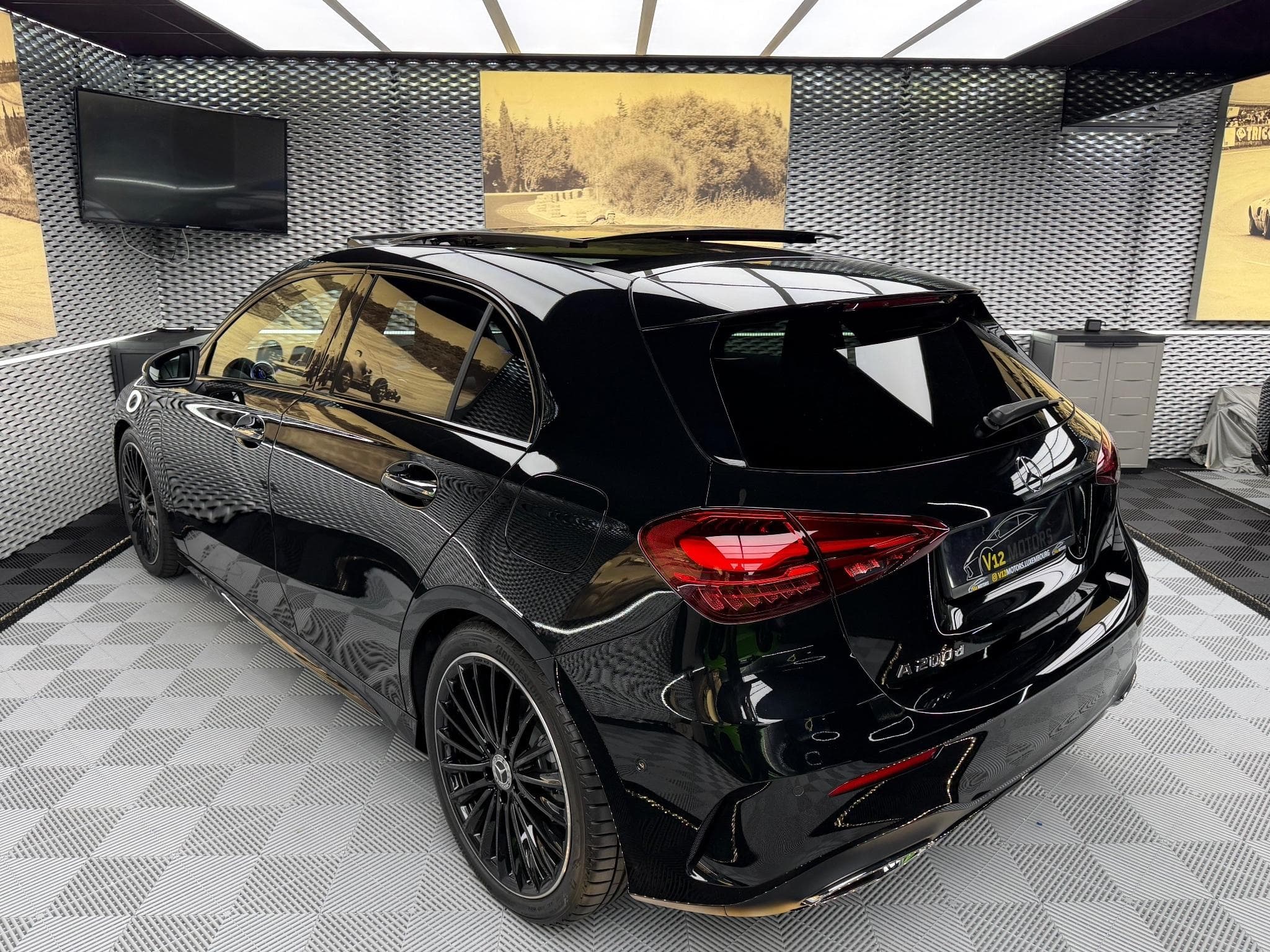Mercedes A 200 D NEW AMG Line Pano 360 Burmester 19' Full Black (2026) - Photo 5