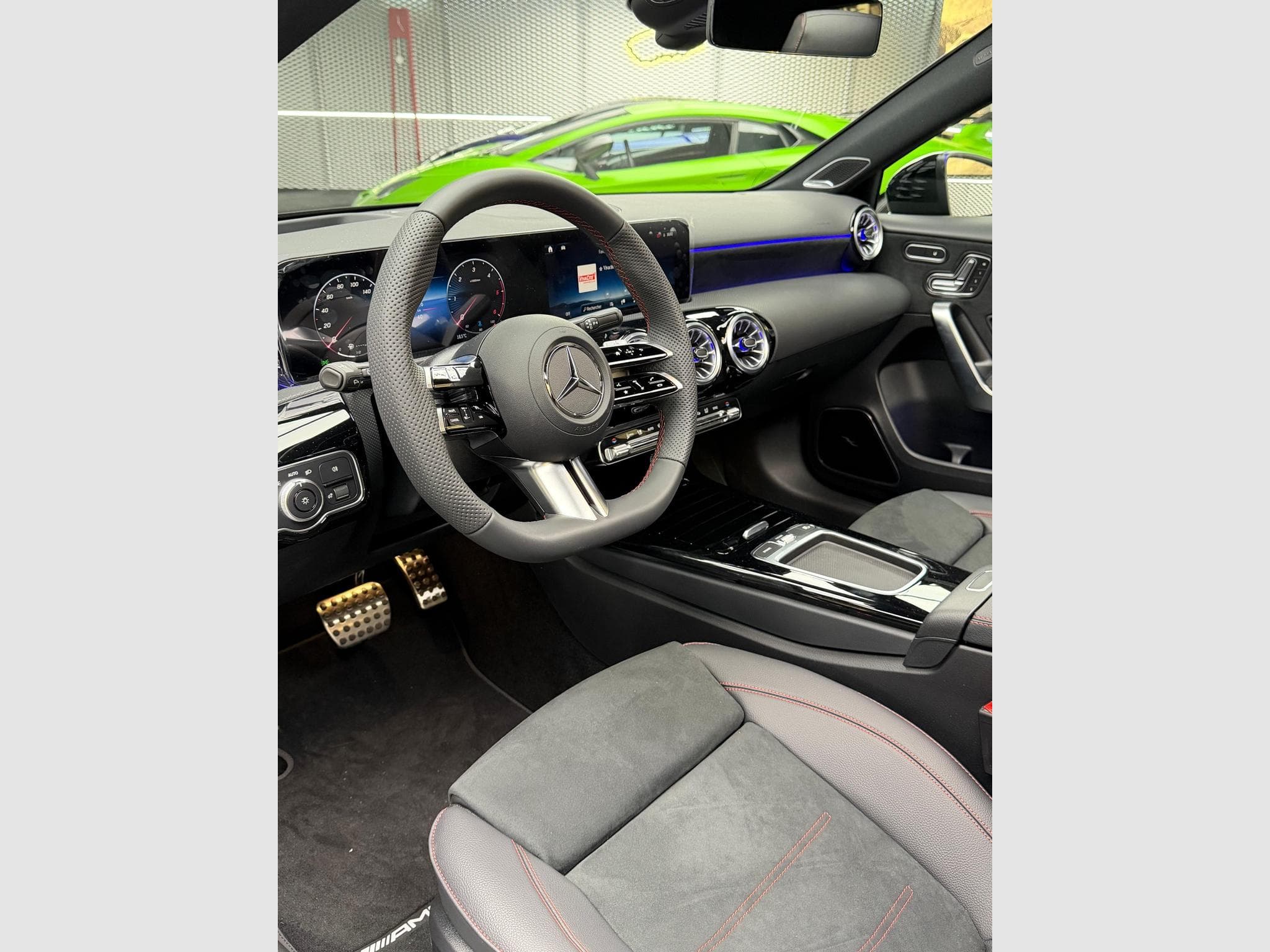 Mercedes A 200 D NEW AMG Line Pano 360 Burmester 19' Full Black (2026) - Photo 7