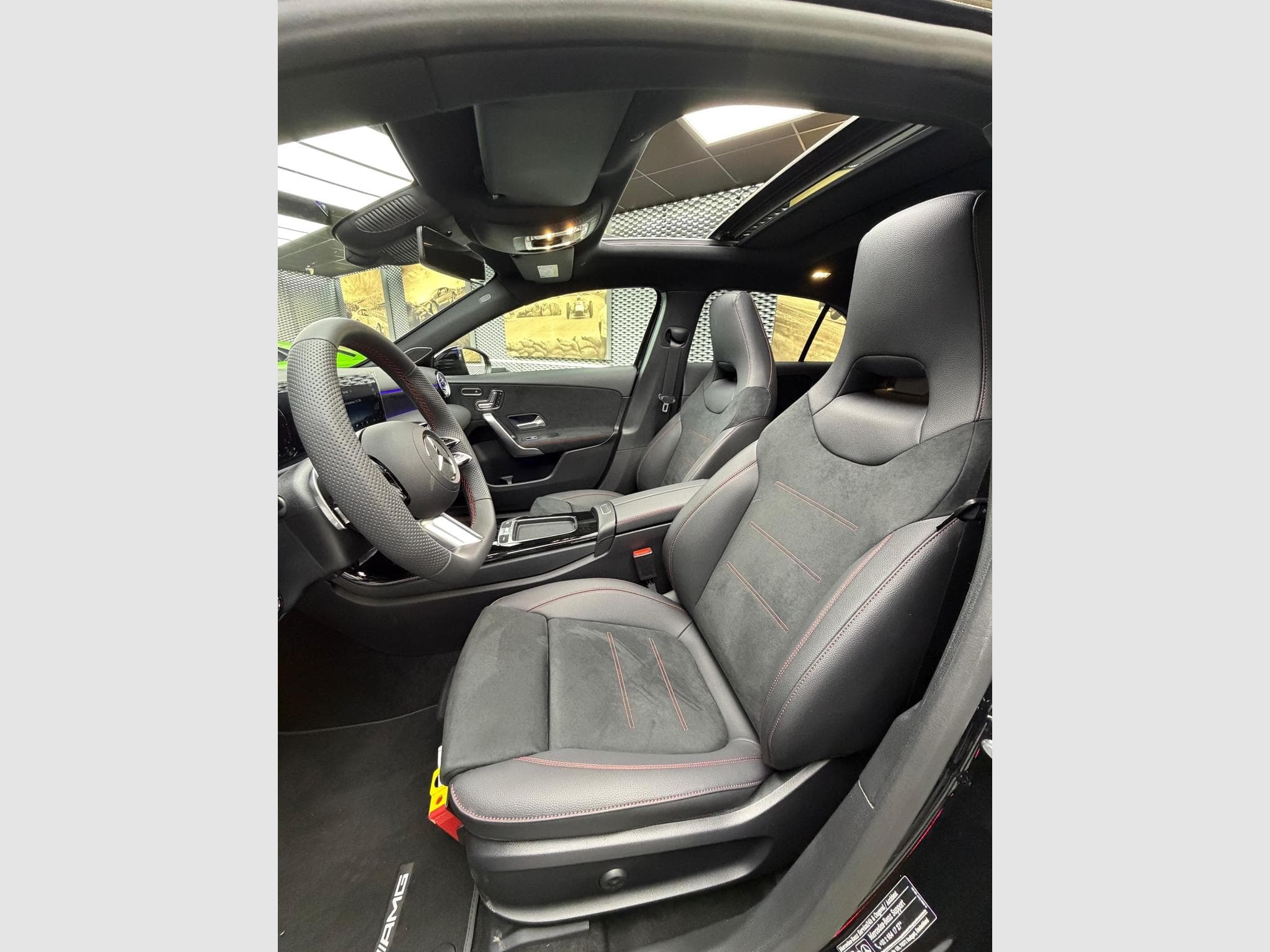 Mercedes A 200 D NEW AMG Line Pano 360 Burmester 19' Full Black (2026) - Photo 8