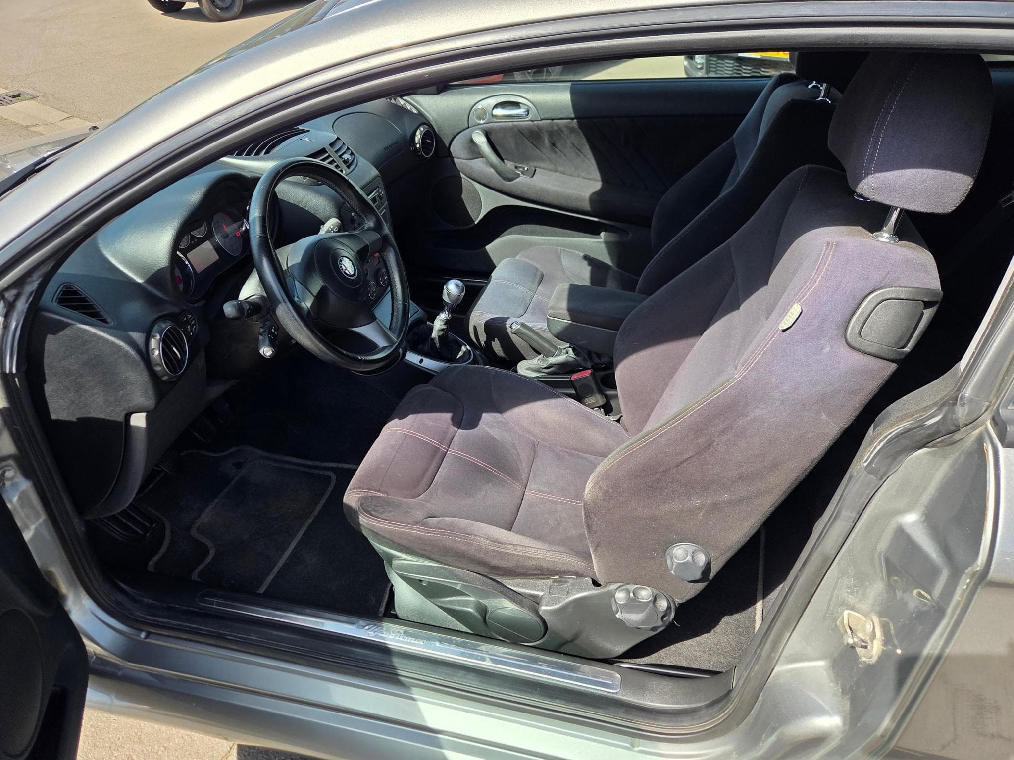 Alfa-Romeo GT 1.9 JTD 150 (2010) - Foto 6