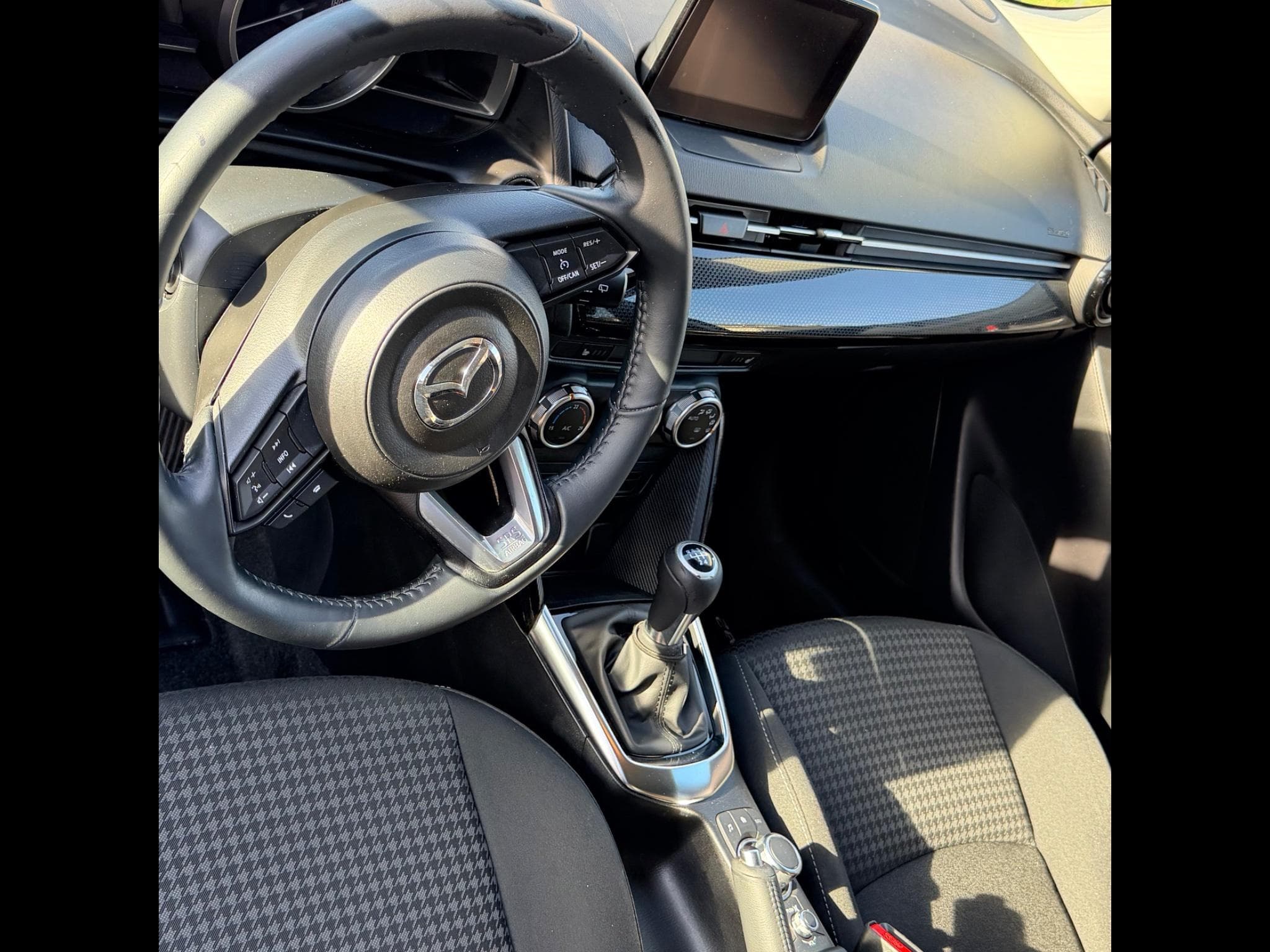 Mazda 2 Center Line (2018) - Photo 4