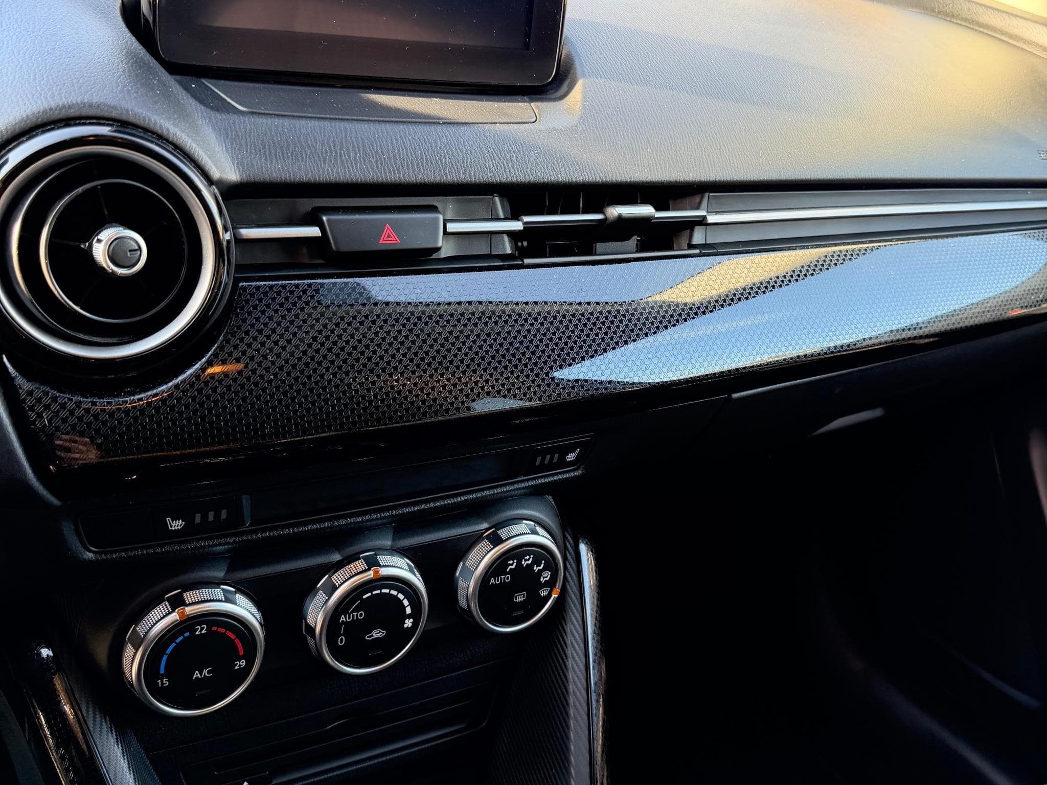 Mazda 2 Center Line (2018) - Photo 5