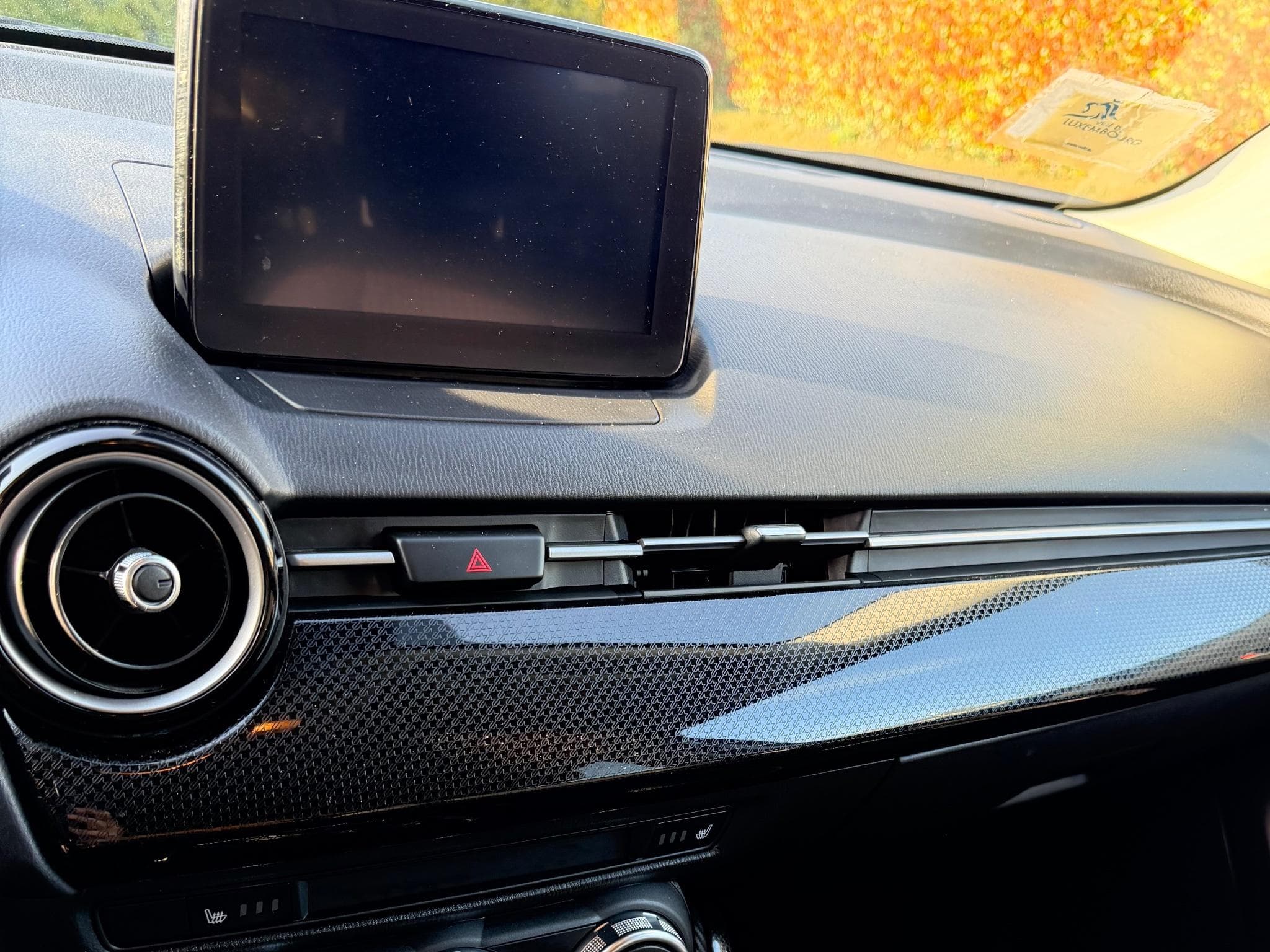 Mazda 2 Center Line (2018) - Photo 9