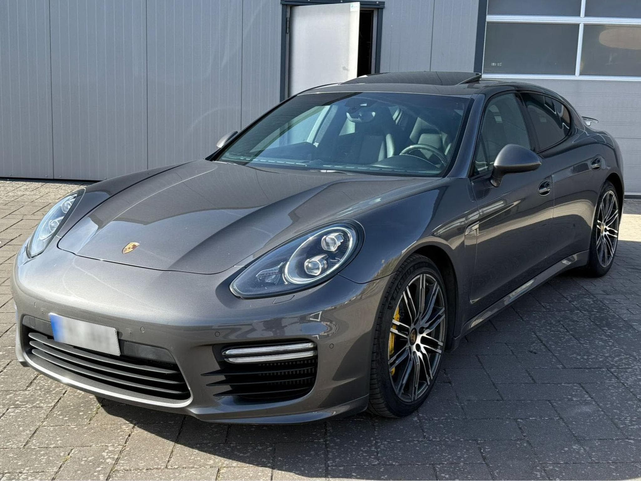 Porsche Panamera turbo S (2015) - Photo 1