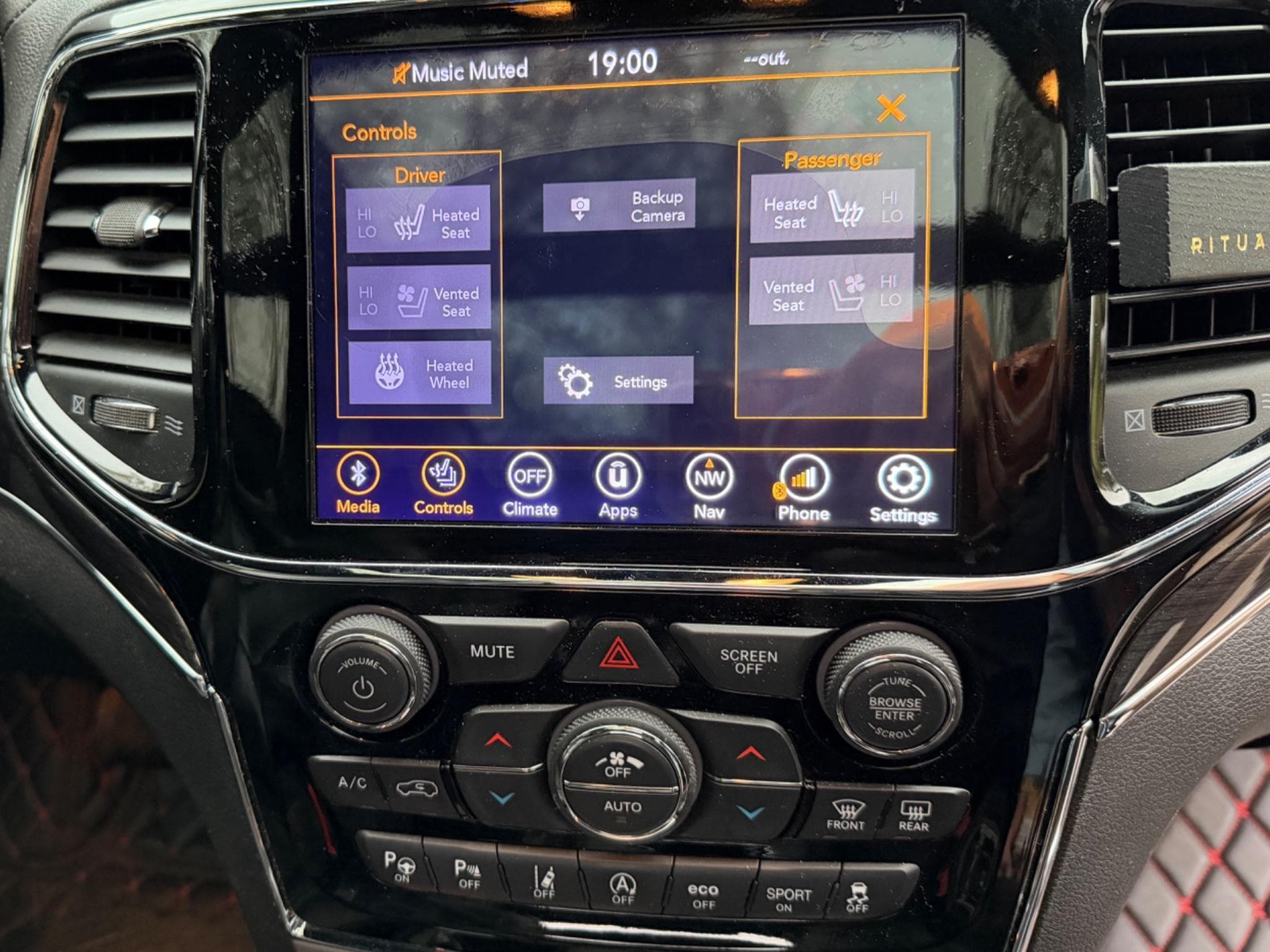 Jeep Grand Cherokee (2019) - Photo 11