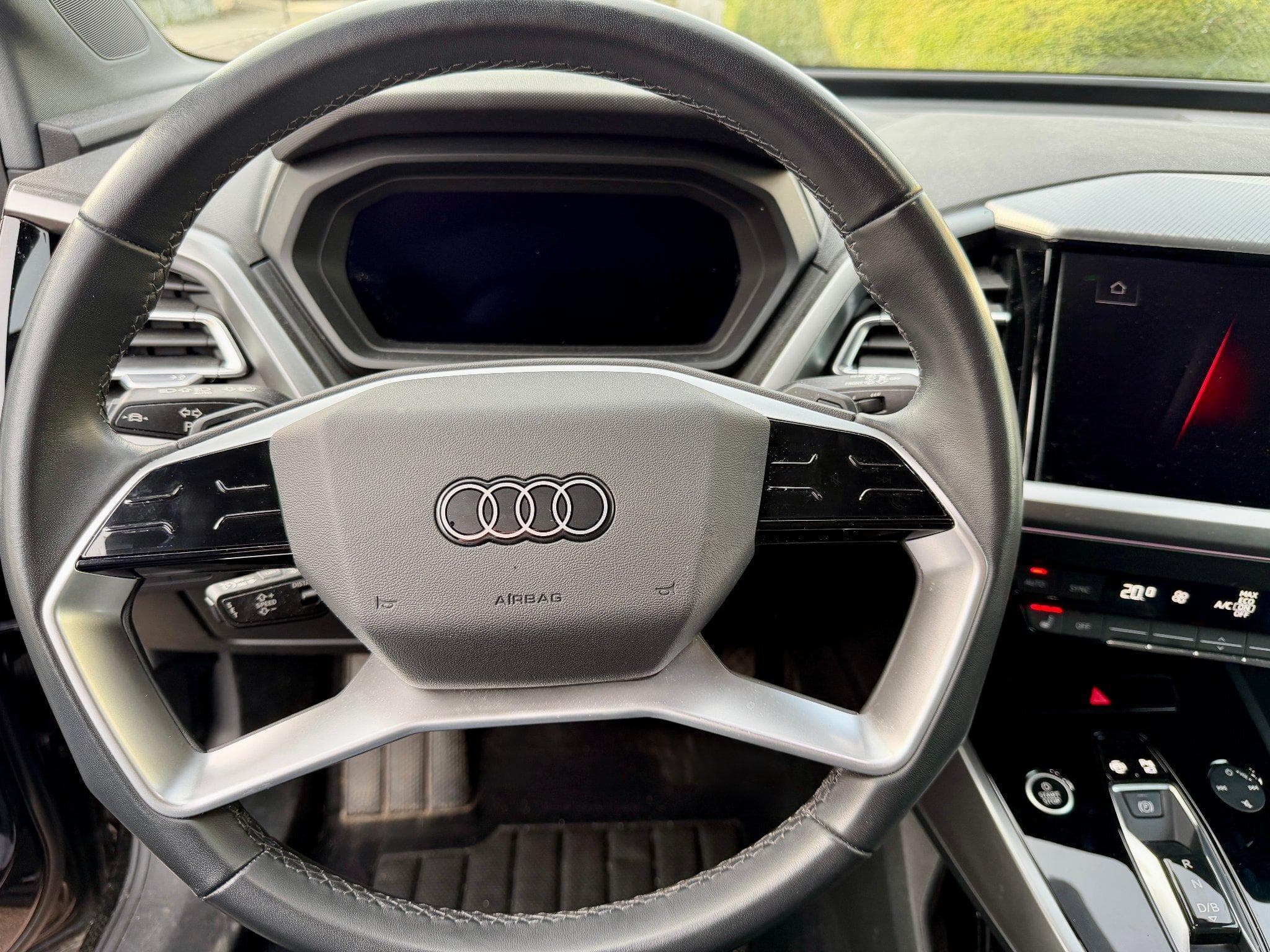 Audi Q4 e-tron 40 (2023) - Photo 9