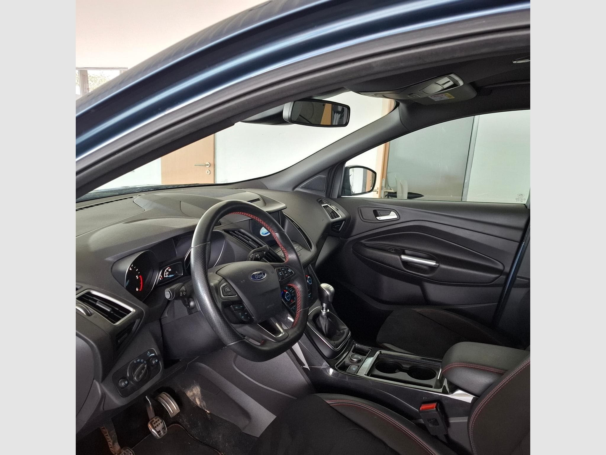 Ford Kuga ST-LINE AWD (2019) - Photo 3