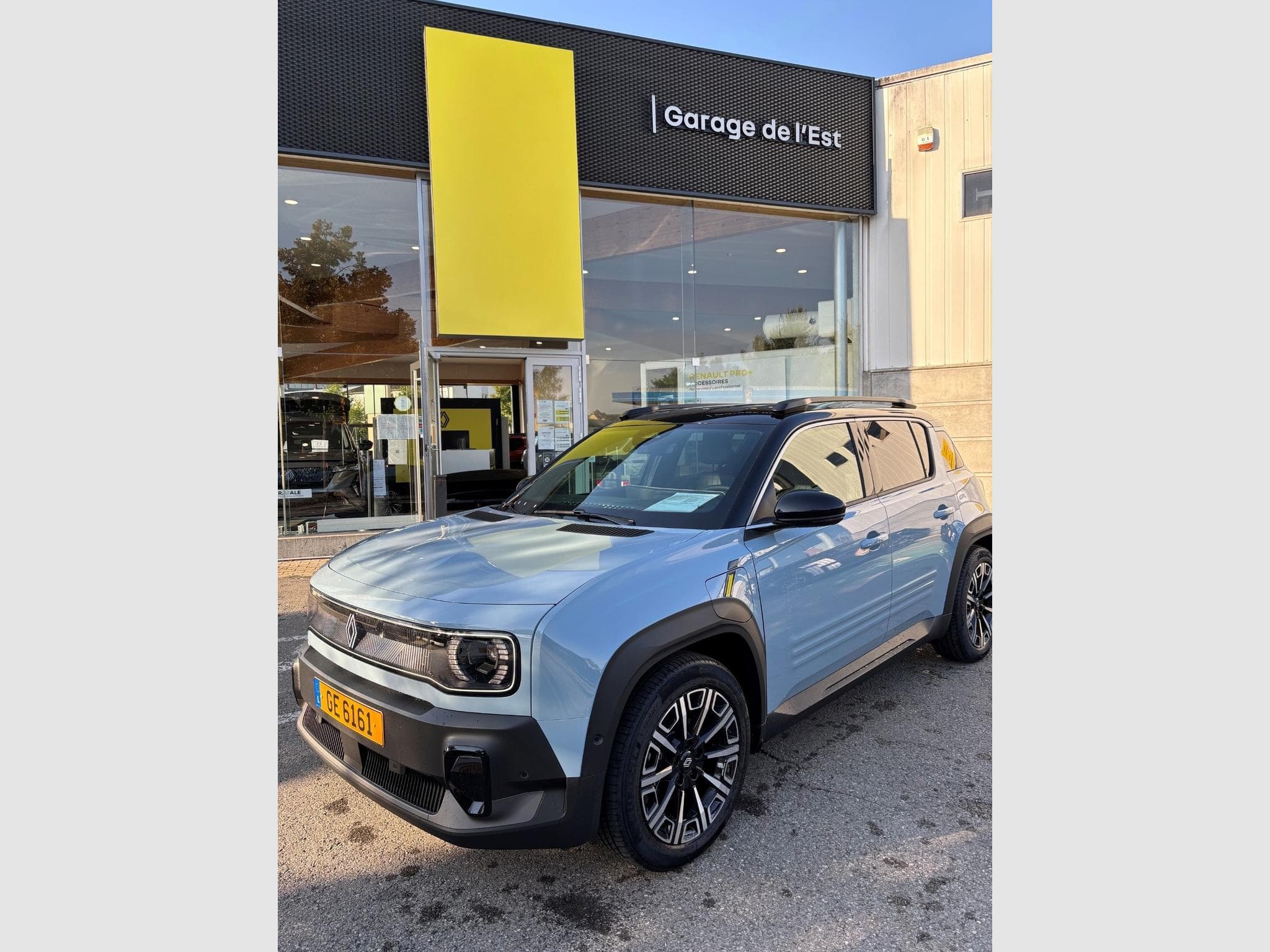 Renault 4 ICONIC (2025) - Photo 1