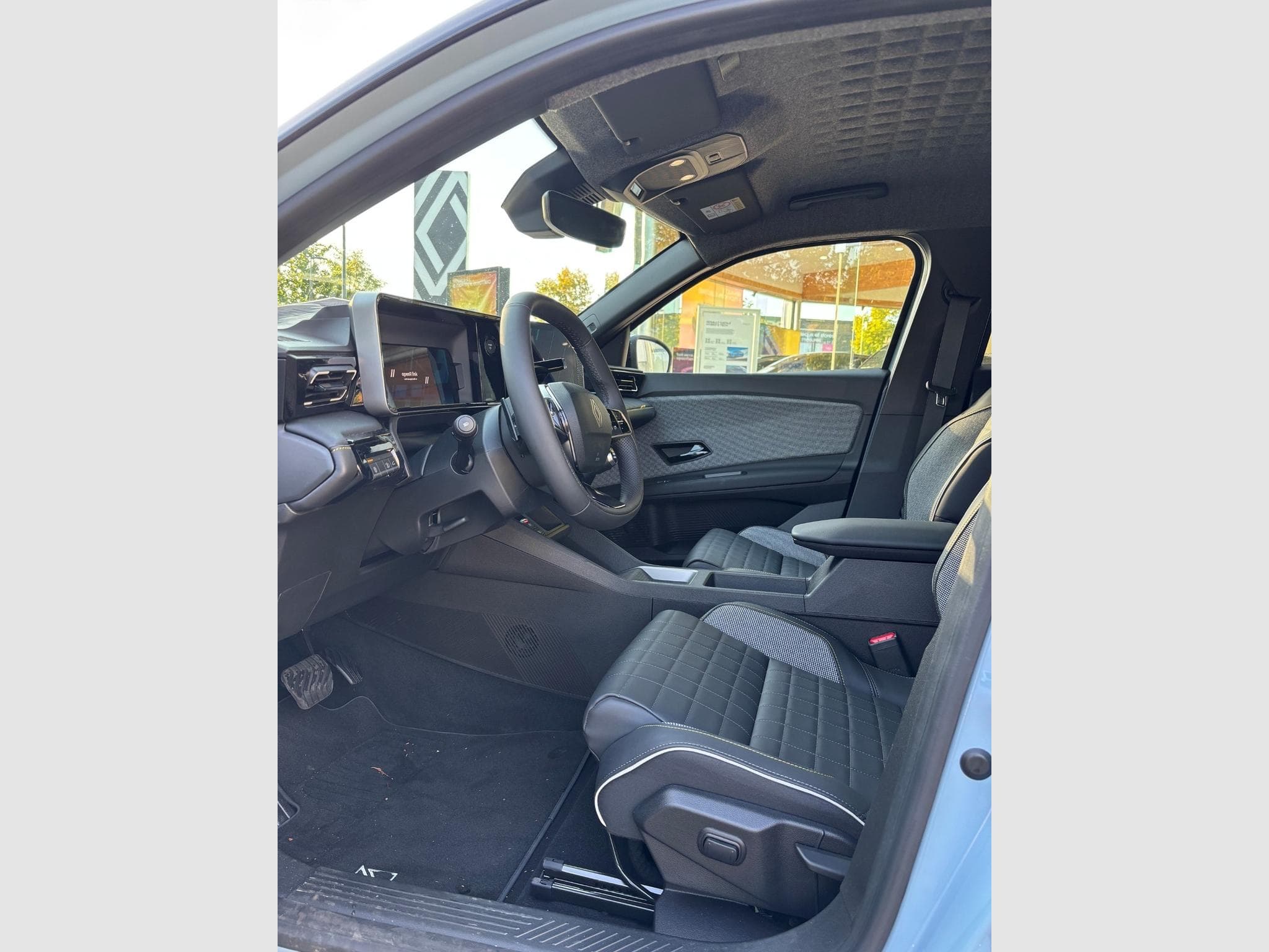 Renault 4 ICONIC (2025) - Photo 2