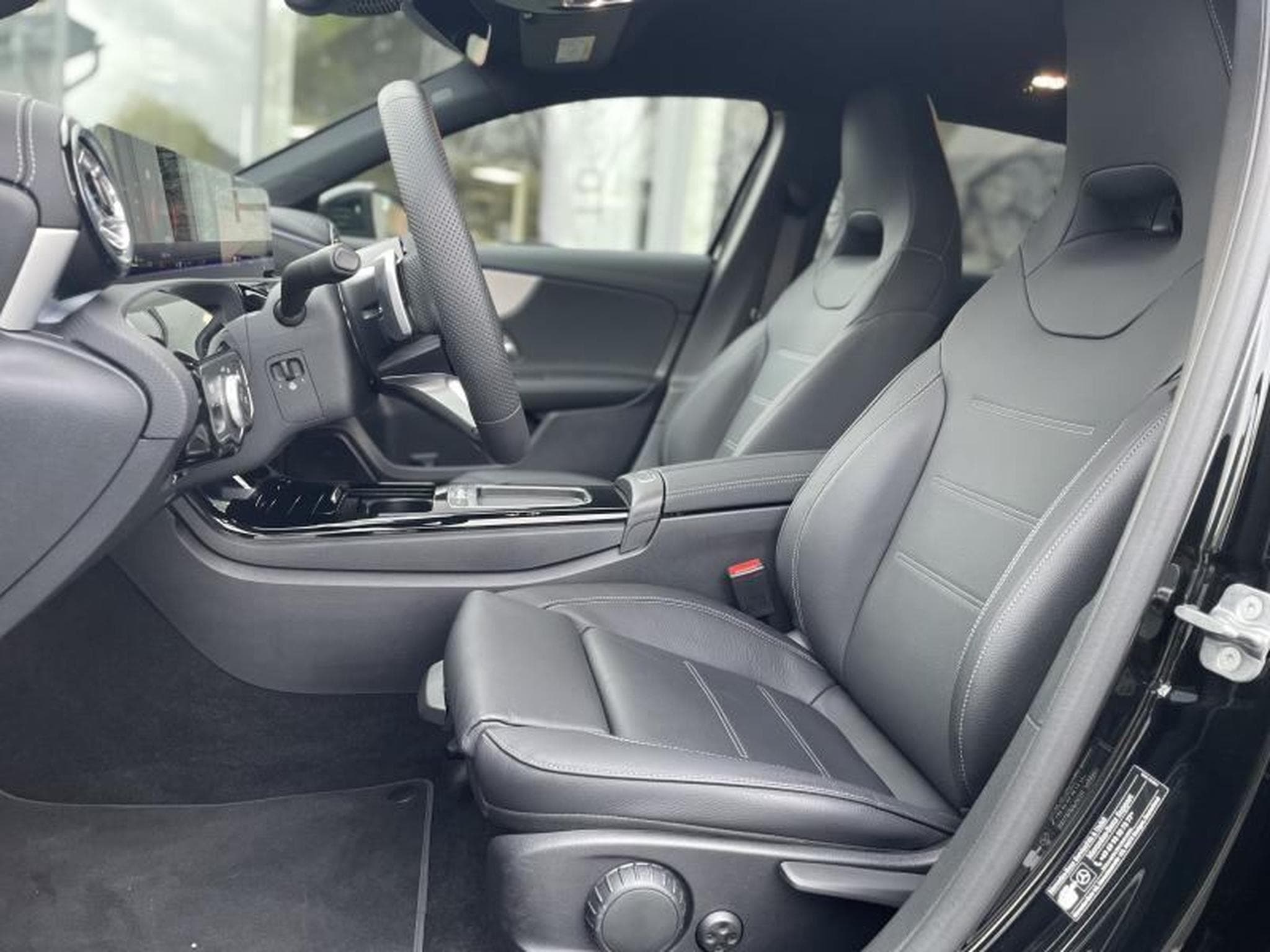 Mercedes A 200 AMG Line 7G-DCT (2025) - Foto 7
