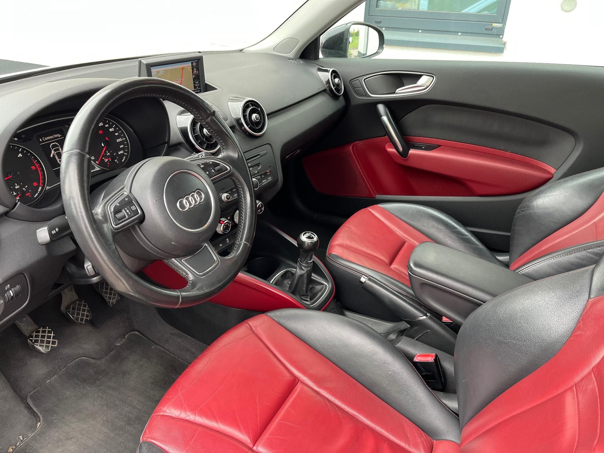 Audi A1 1.6 TDI (2011) - Foto 8