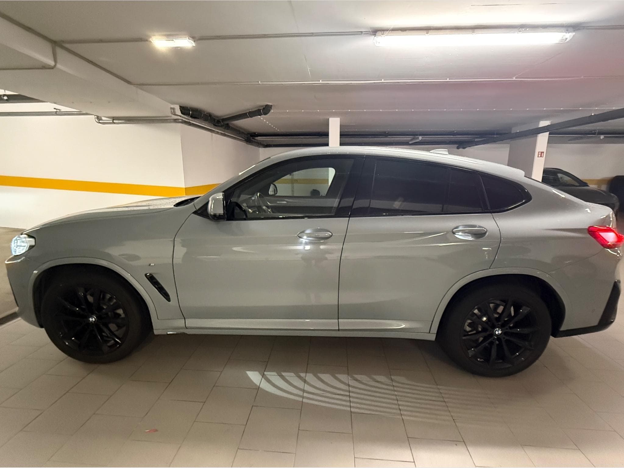 BMW X4 XDrive 20d (2023) - Foto 4
