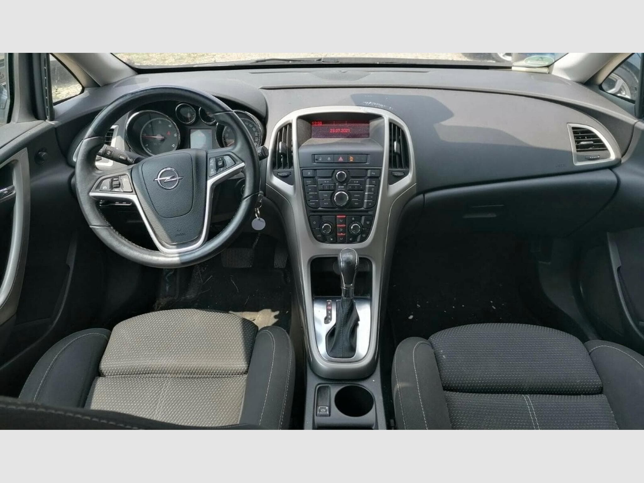 Opel Astra 2.0 CDTI (2011) - Photo 3