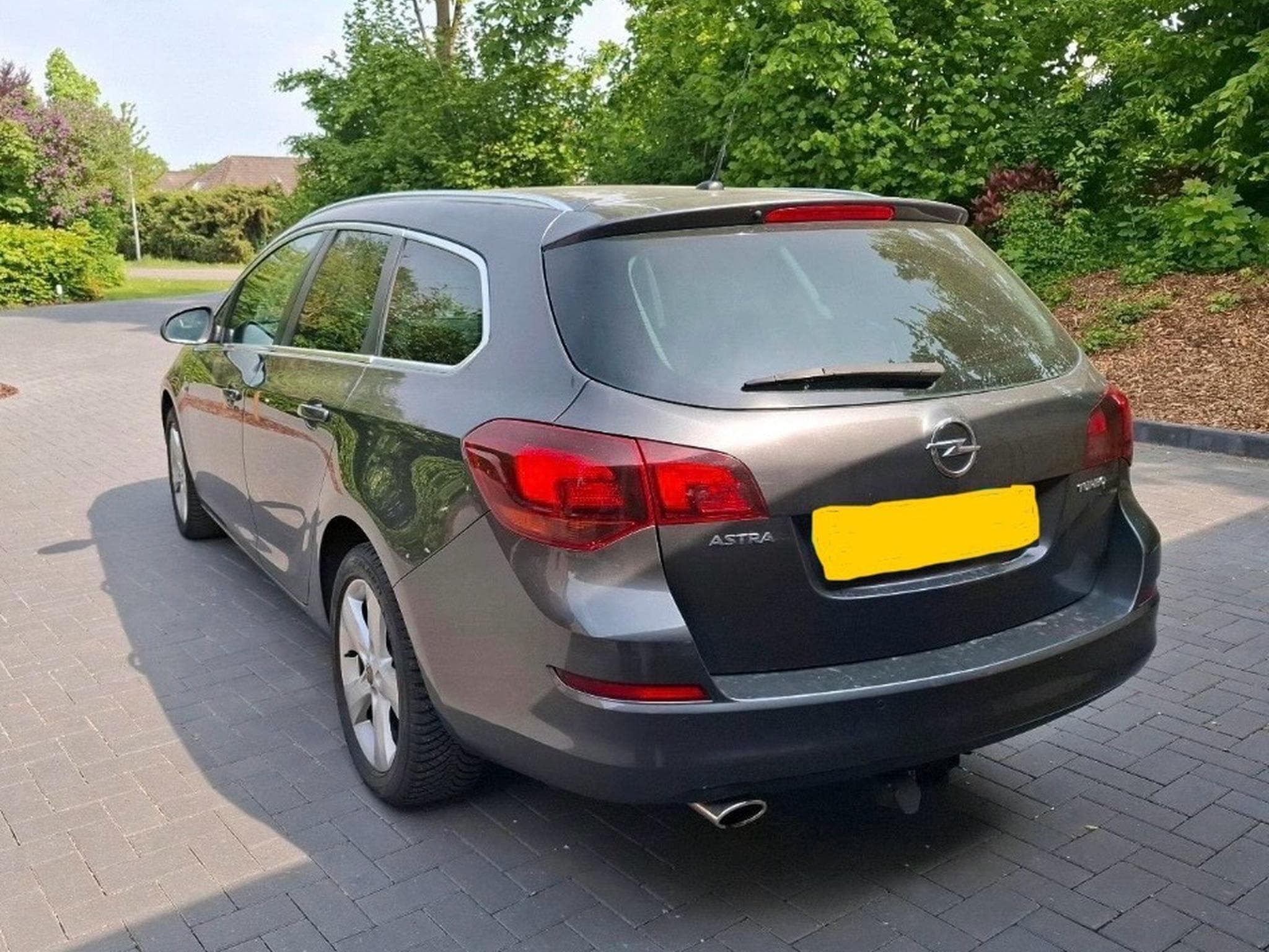 Opel Astra 2.0 CDTI (2011) - Photo 2