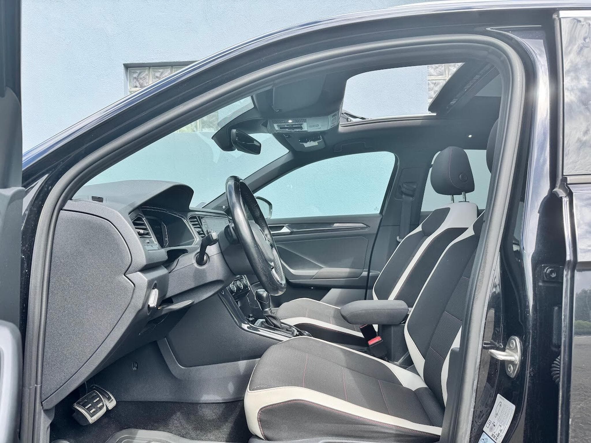 VW T-Roc 2.0 TDI 150 DSG 4 MOTION SPORT (2017) - Photo 9