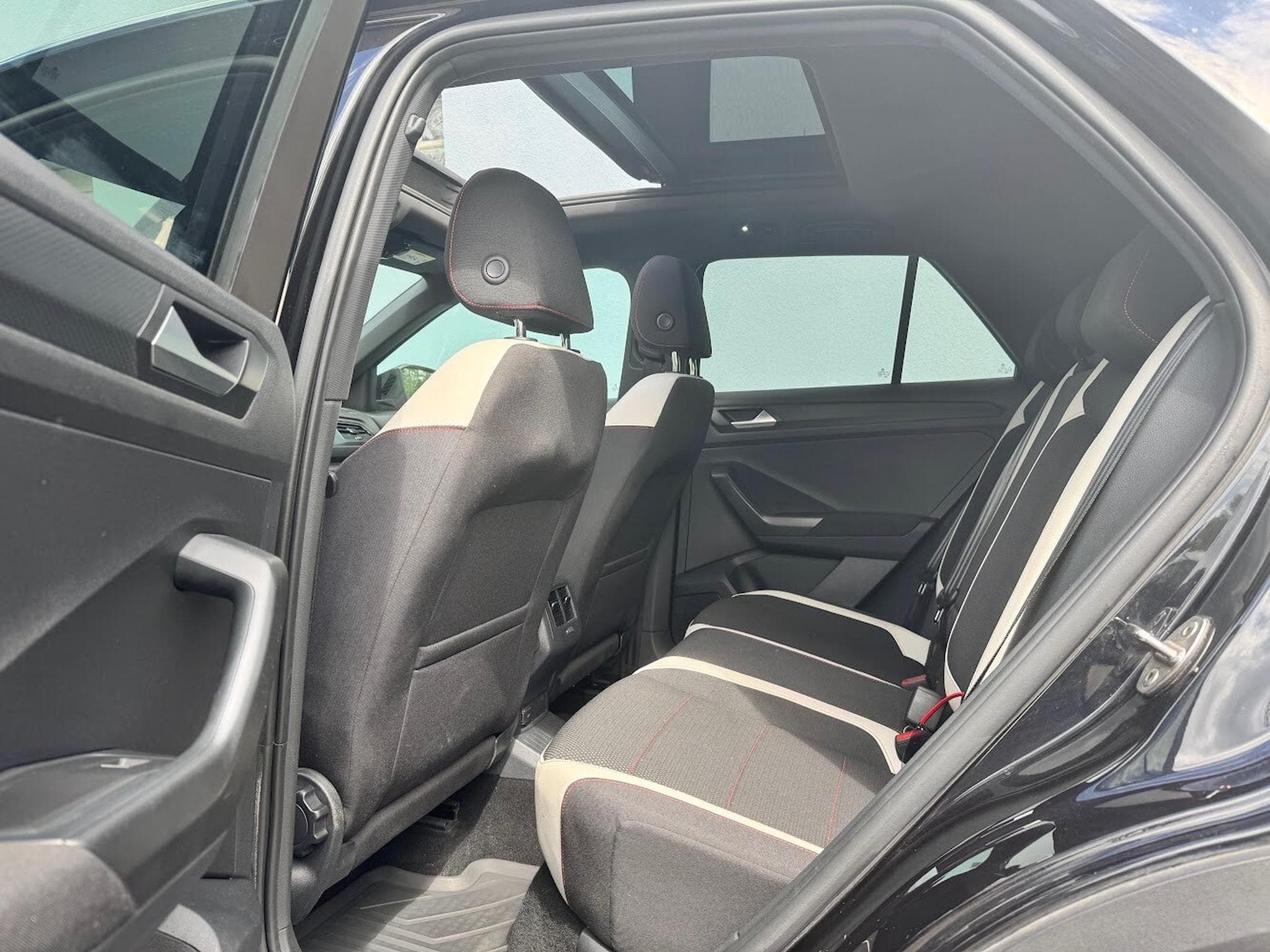 VW T-Roc 2.0 TDI 150 DSG 4 MOTION SPORT (2017) - Photo 10