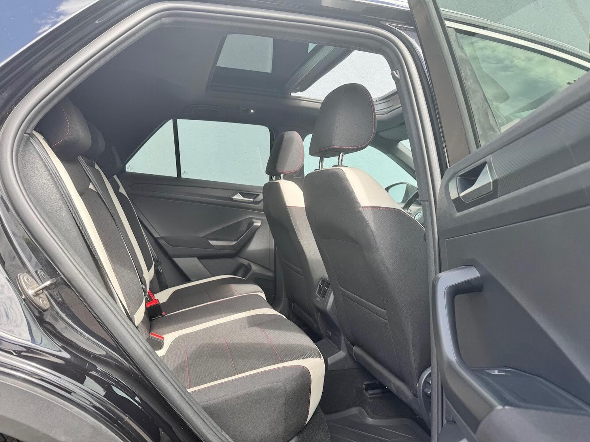VW T-Roc 2.0 TDI 150 DSG 4 MOTION SPORT (2017) - Photo 11