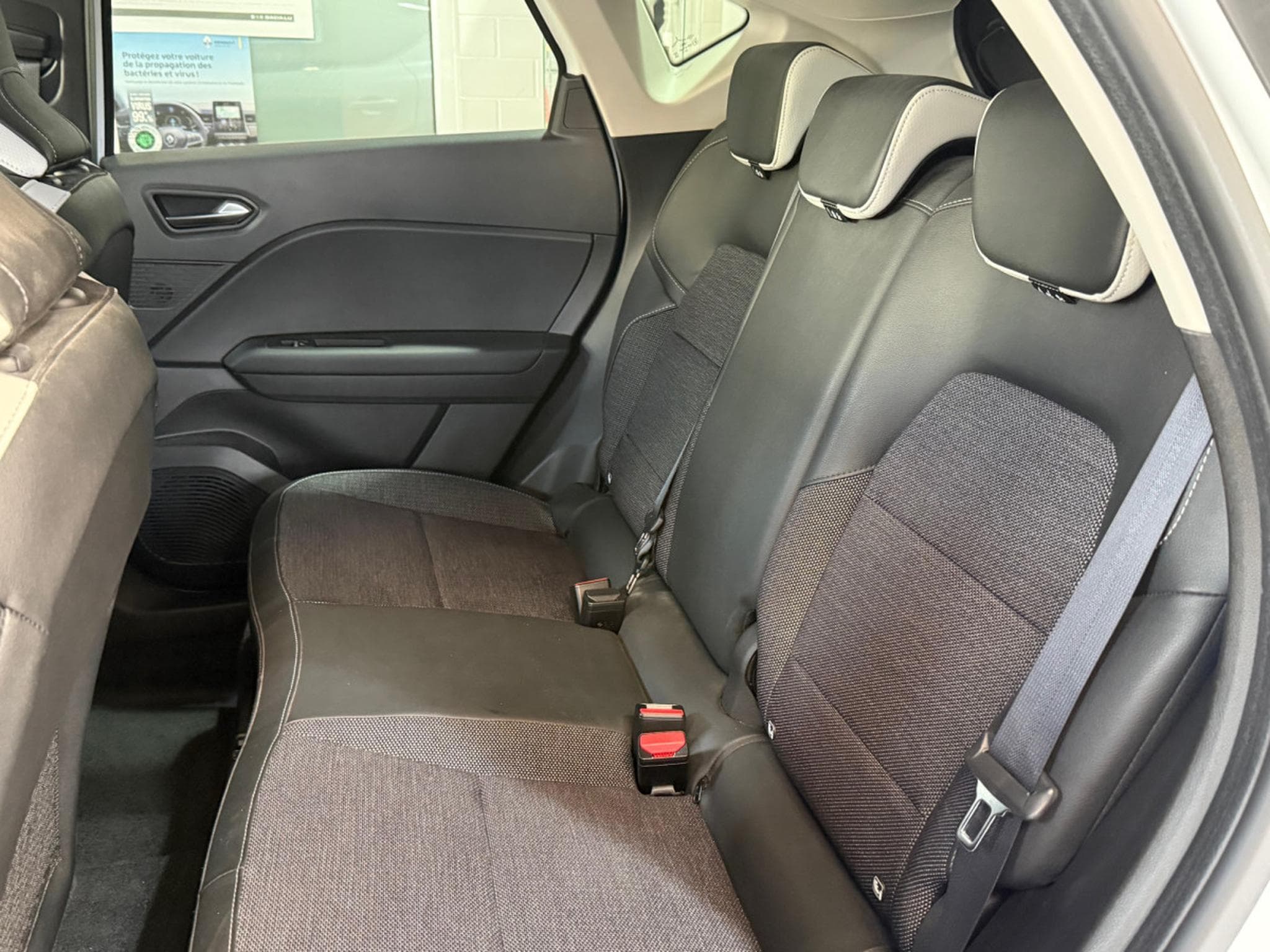 Renault Captur TECHNO MILD HYBRID 140 EDC (2023) - Photo 5