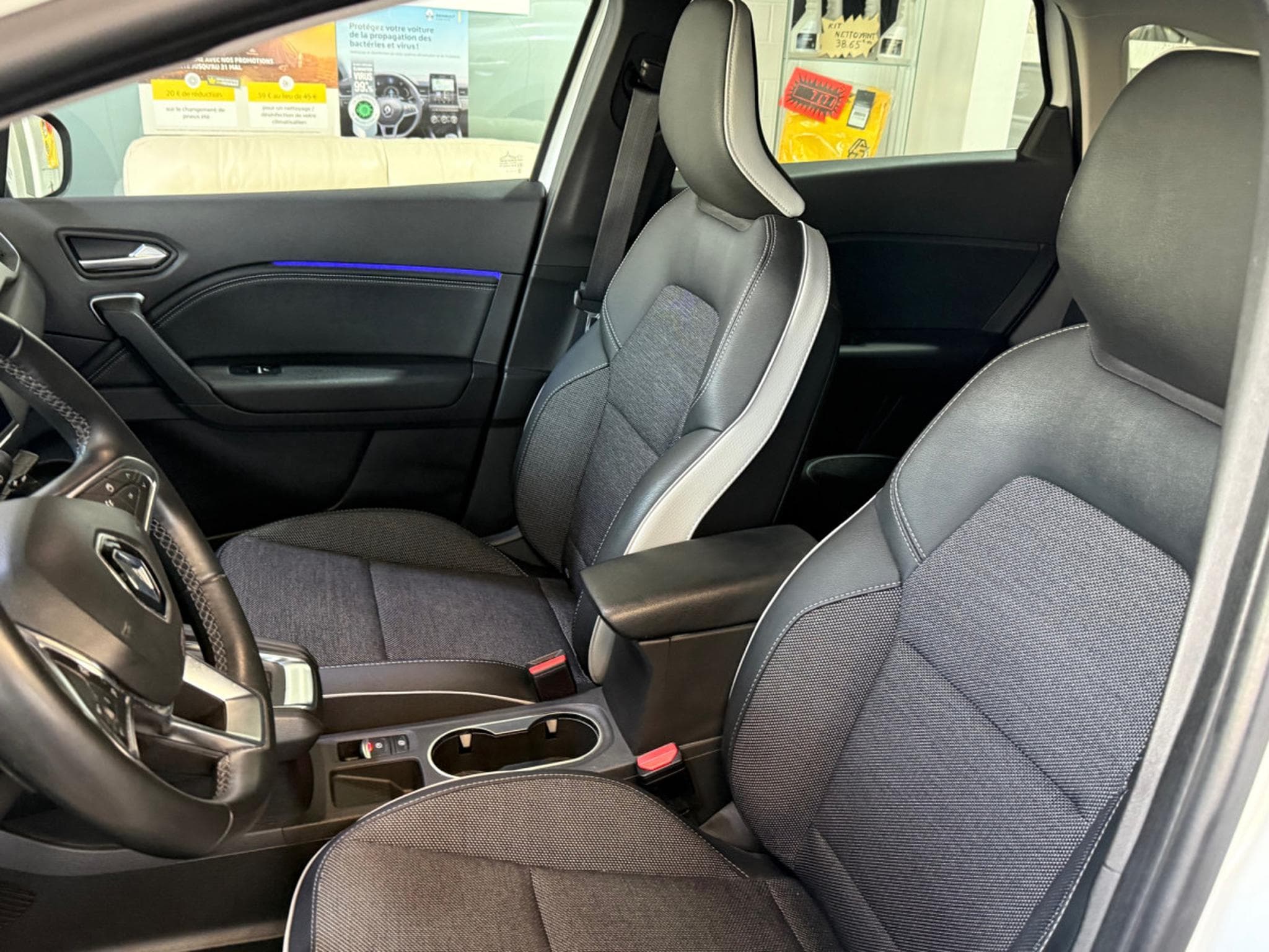 Renault Captur TECHNO MILD HYBRID 140 EDC (2023) - Photo 6