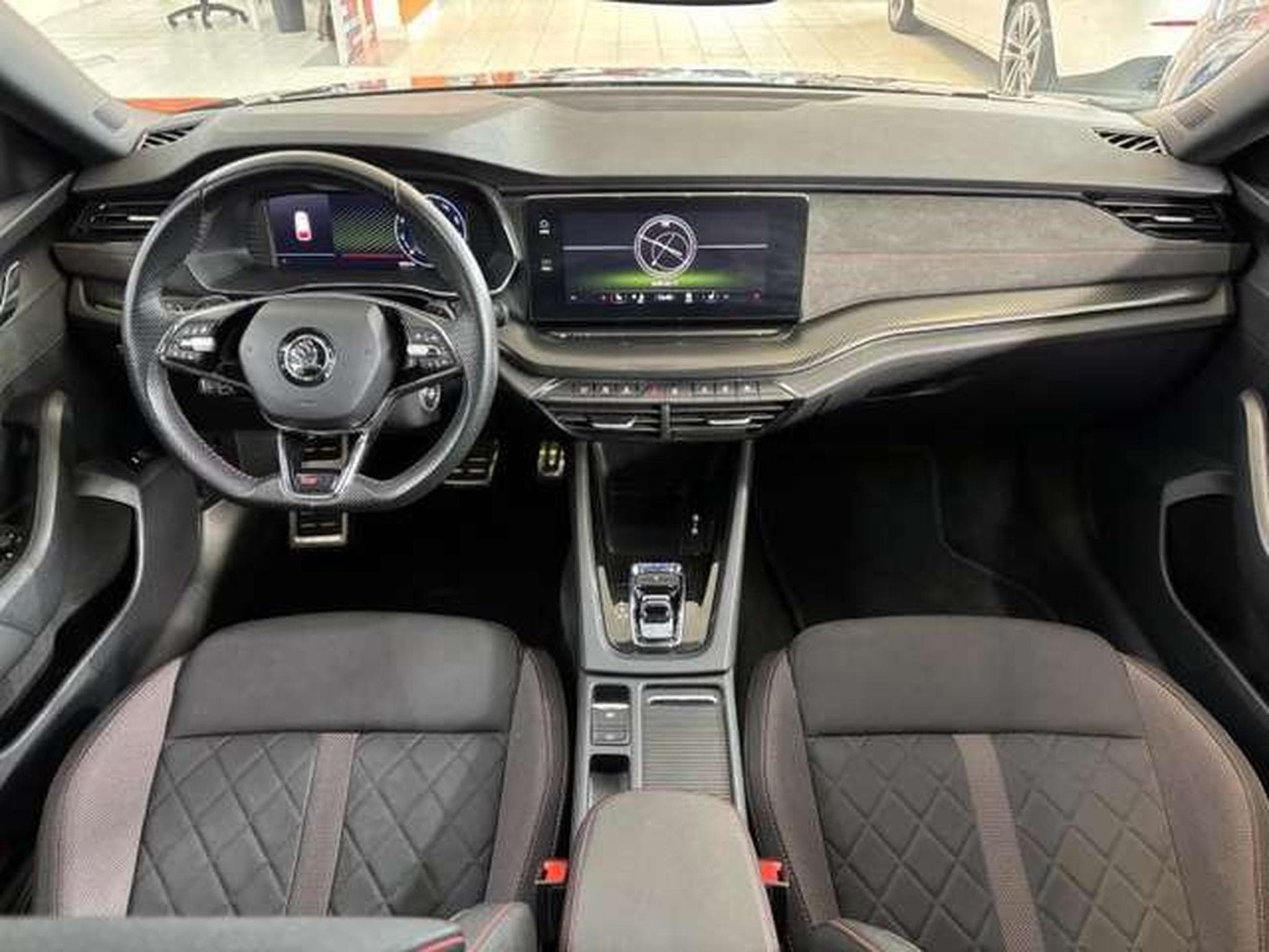 Skoda Octavia RS COMBI 245 PS (2023) - Photo 22