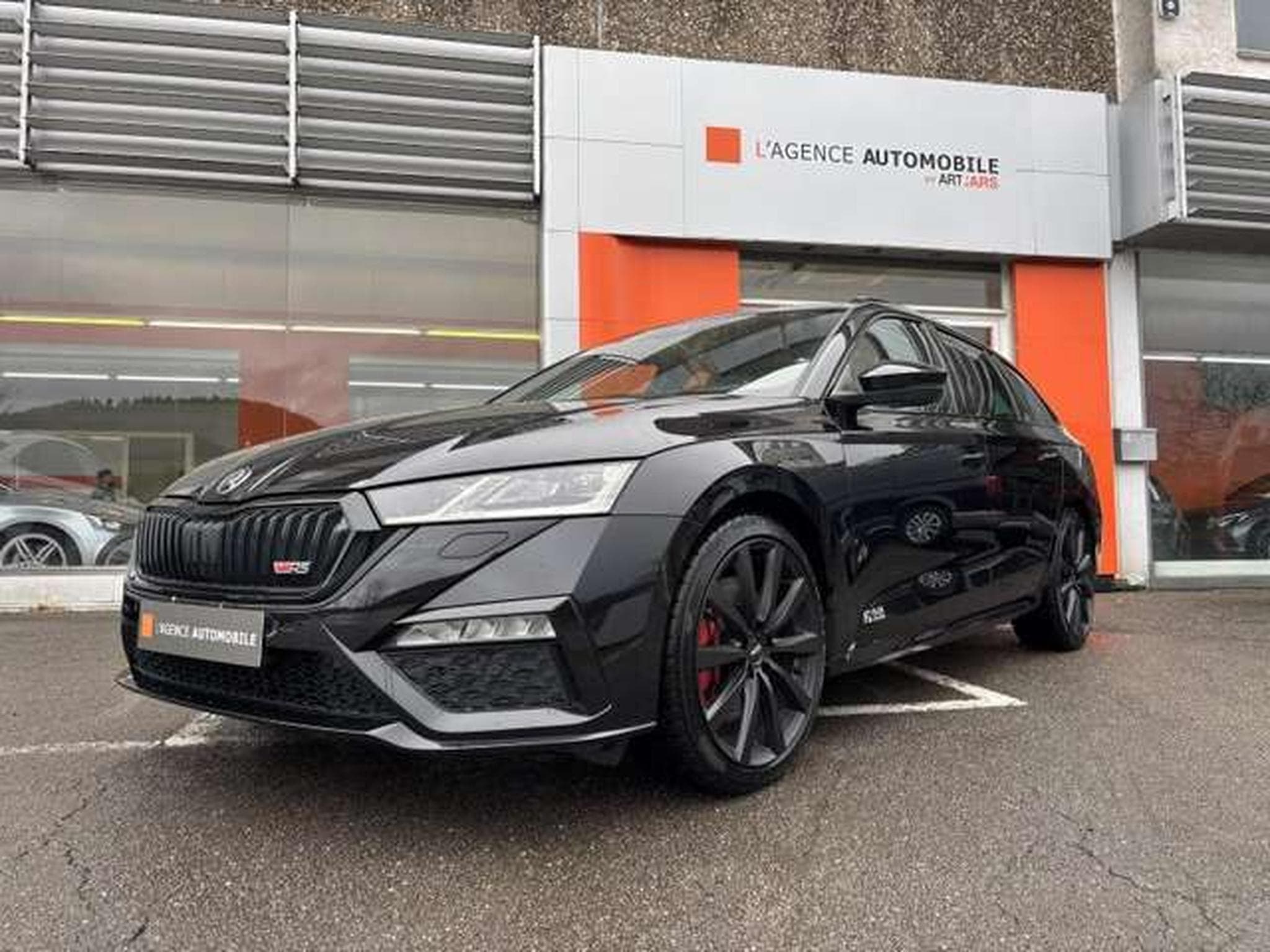 Skoda Octavia RS COMBI 245 PS (2023) - Photo 4