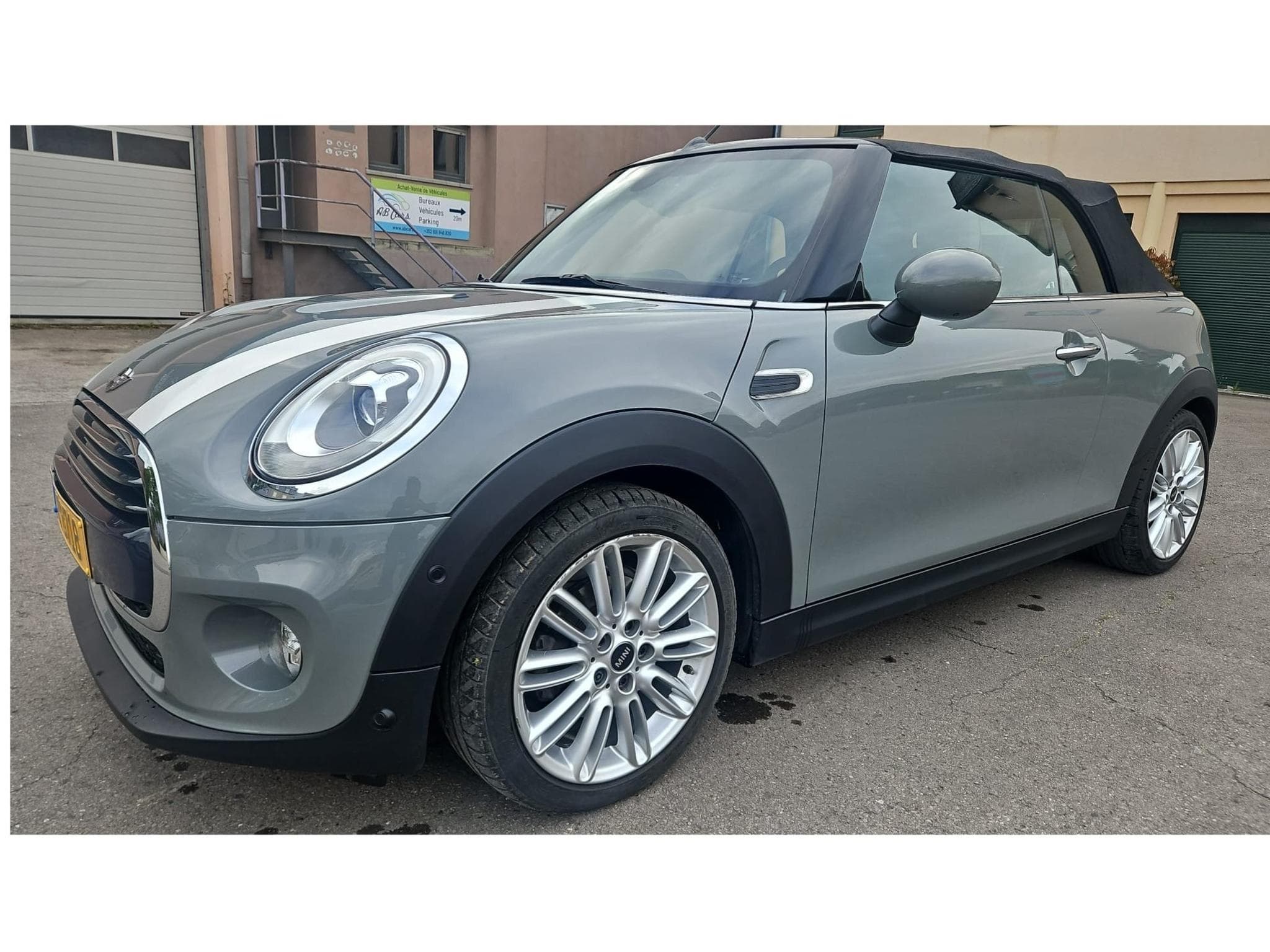 Mini Cabrio Cooper AUT / GPS / CUIR / Jantes 17; été + hiver (2017) - Foto 2