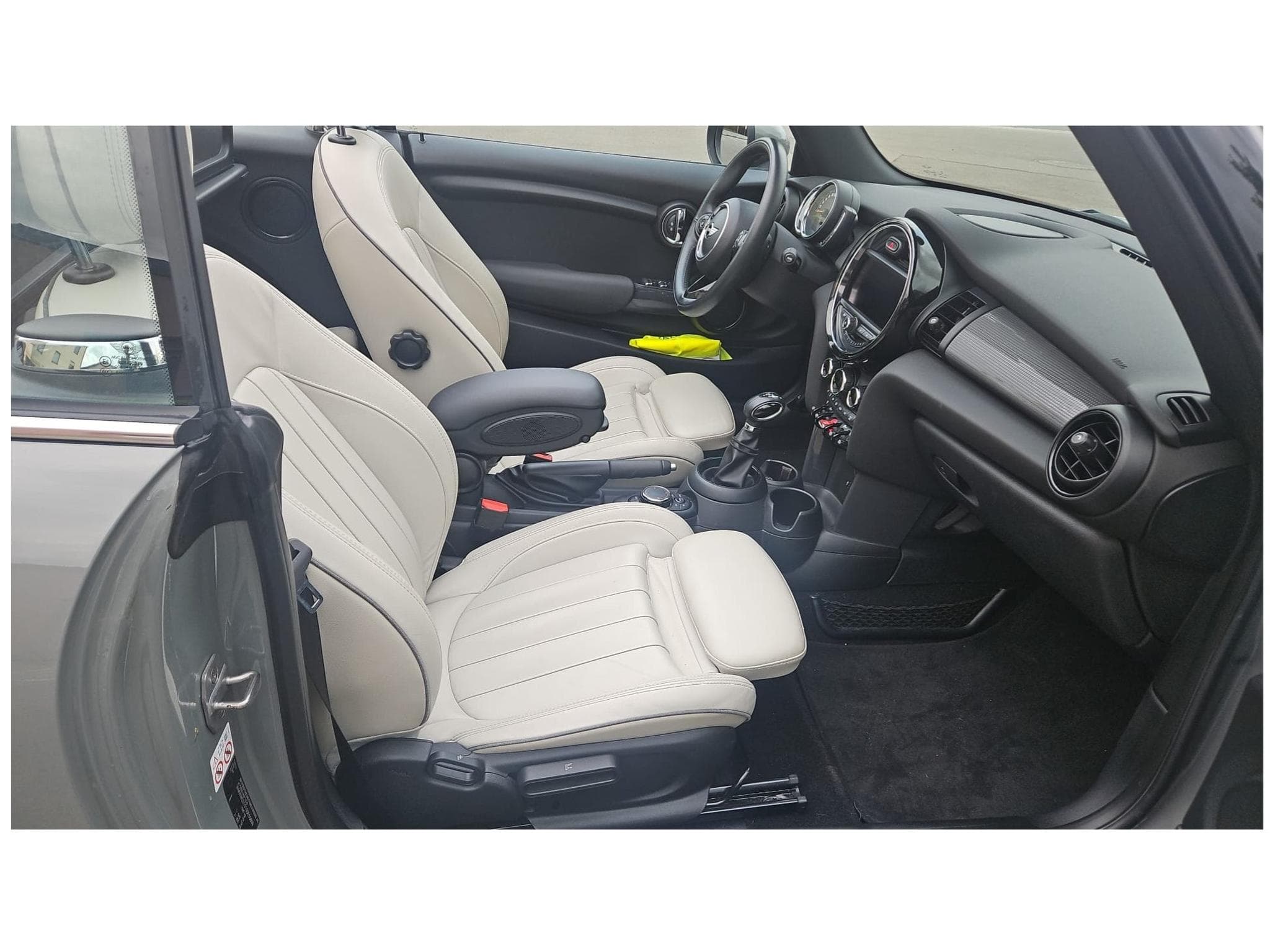 Mini Cabrio Cooper AUT / GPS / CUIR / Jantes 17; été + hiver (2017) - Foto 7