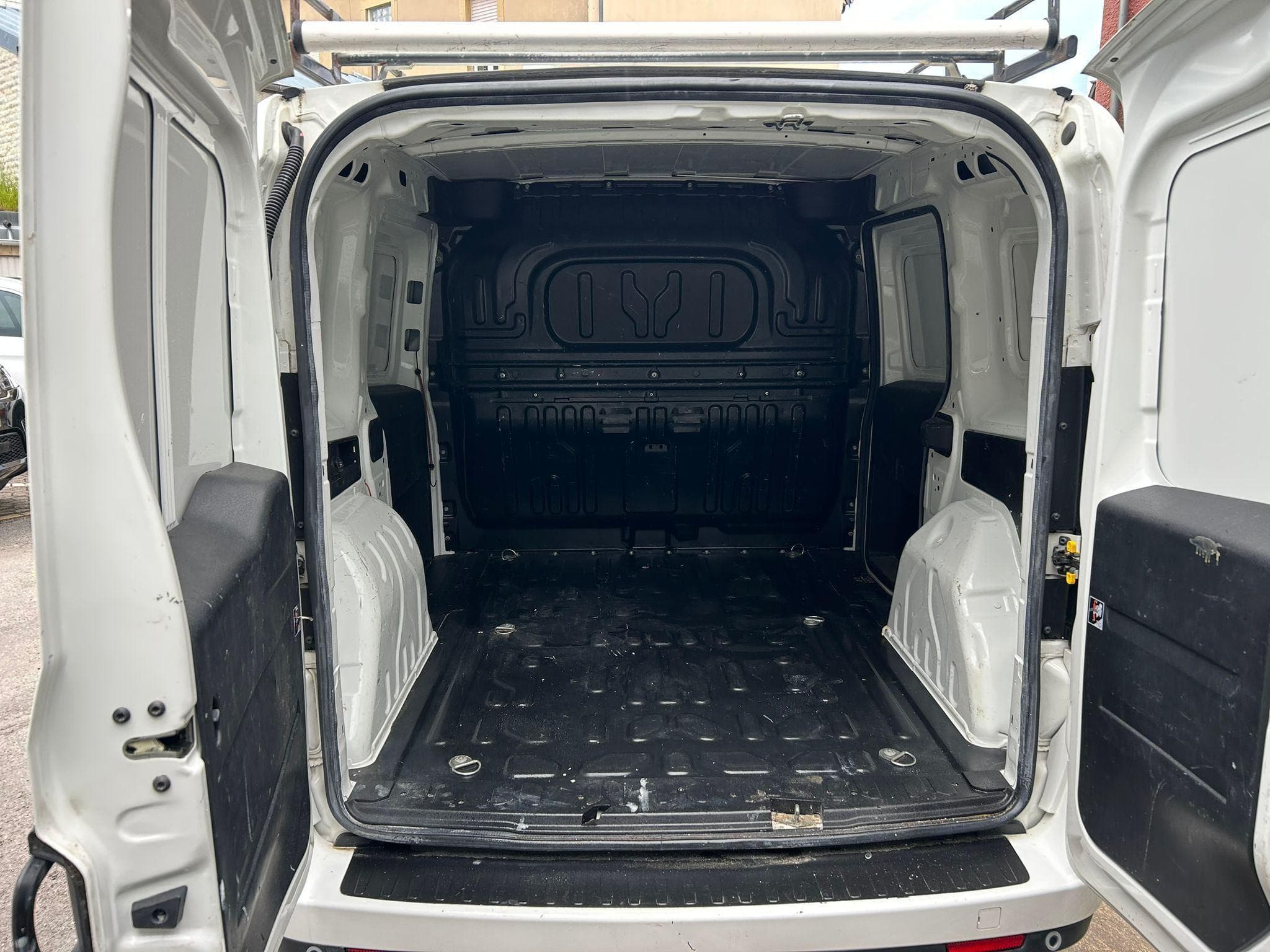 Fiat Doblo 1.3 JTD 95CV. 3 PLACES NAVIGATION CLIMATRONIC CAMERA (2020) - Foto 9
