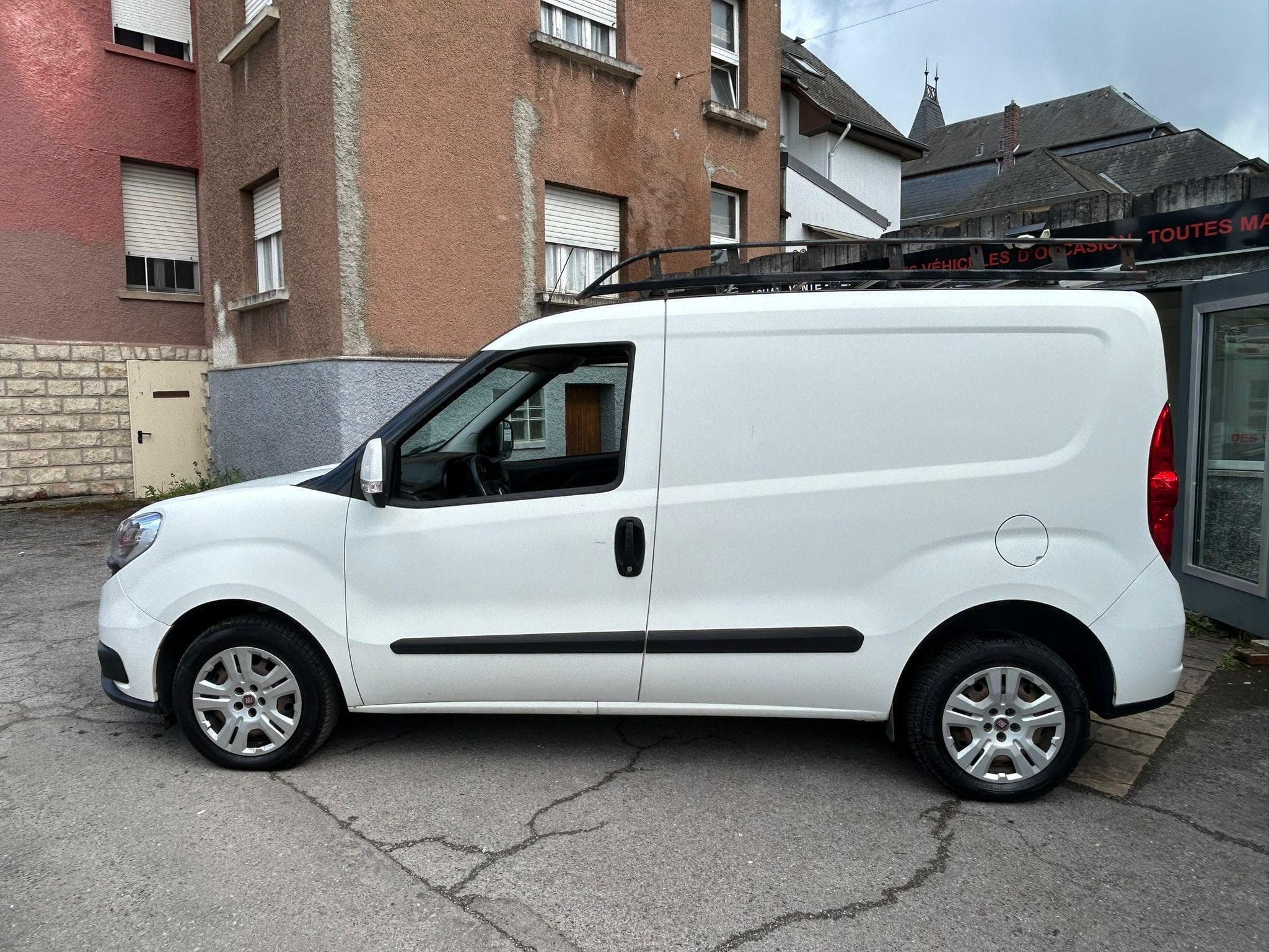 Fiat Doblo 1.3 JTD 95CV. 3 PLACES NAVIGATION CLIMATRONIC CAMERA (2020) - Foto 3