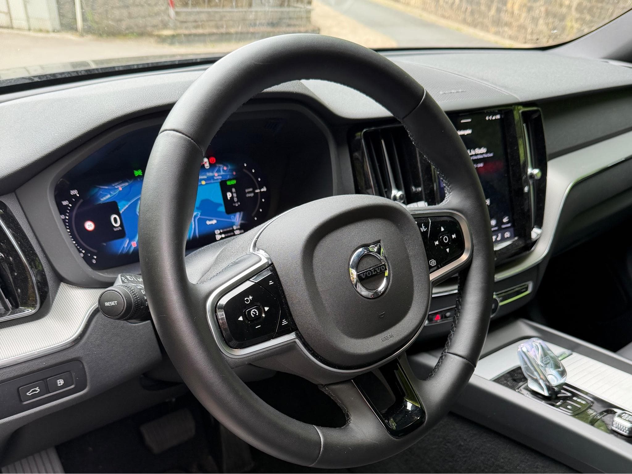 Volvo XC60 Black Edition T6 Plus (2024) - Photo 2
