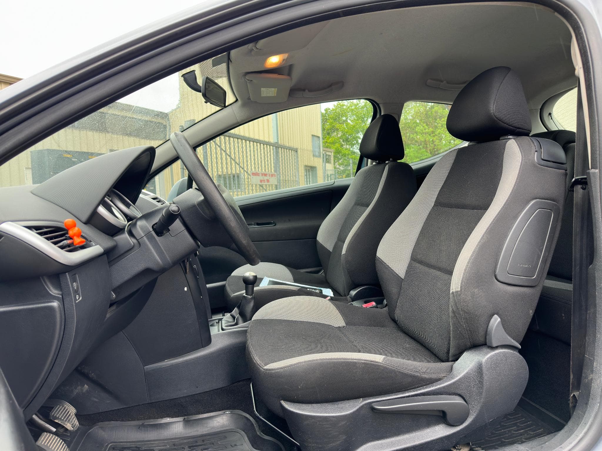 Peugeot 207 1.4i 73ch Xline (2009) - Photo 10