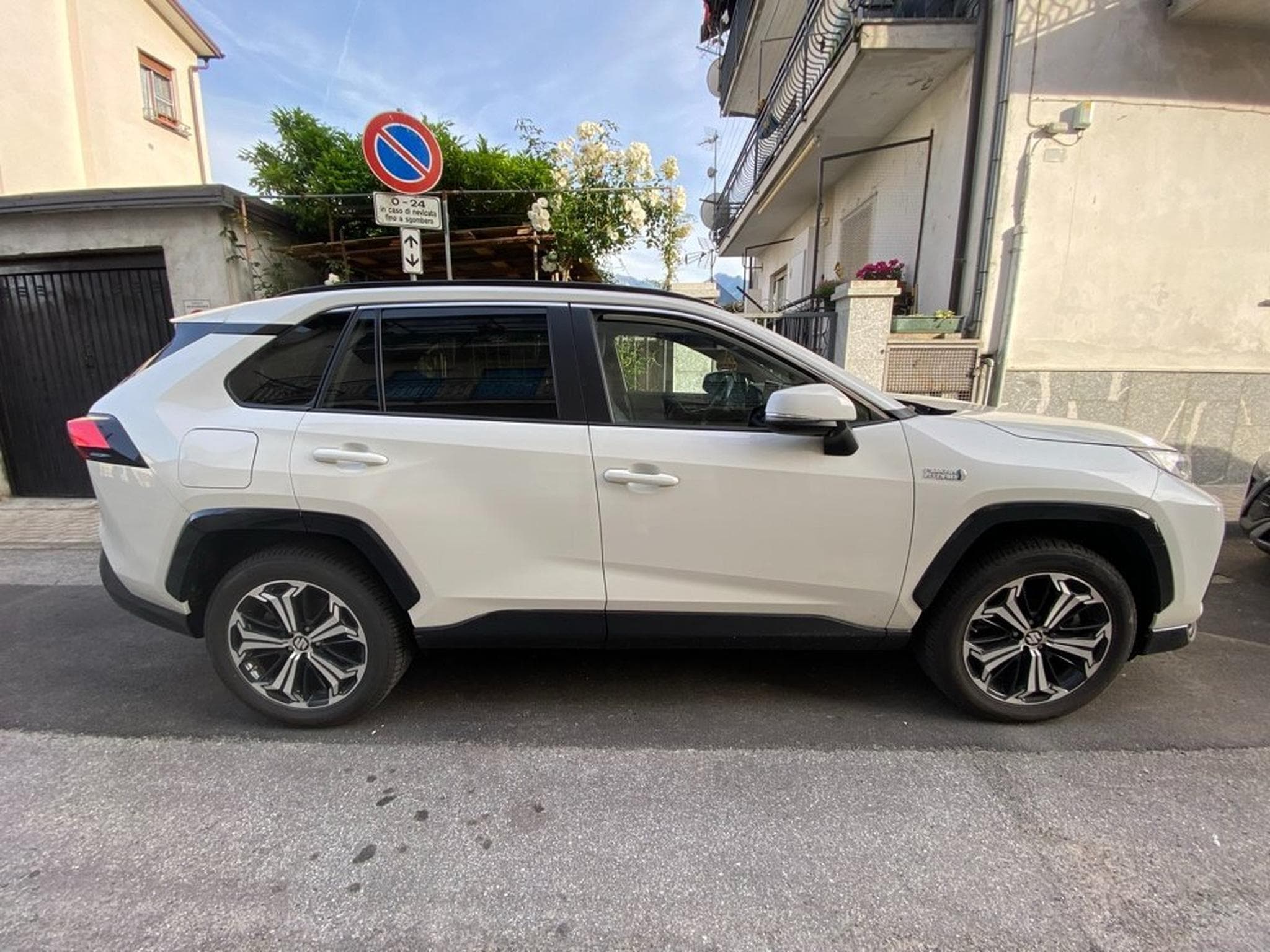 Suzuki Across (2022) - Photo 2