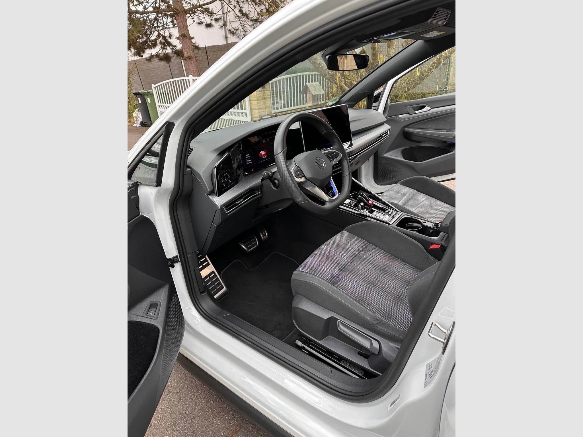 VW Golf Golf GTE 8 phase 2 272ch (2025) - Photo 6