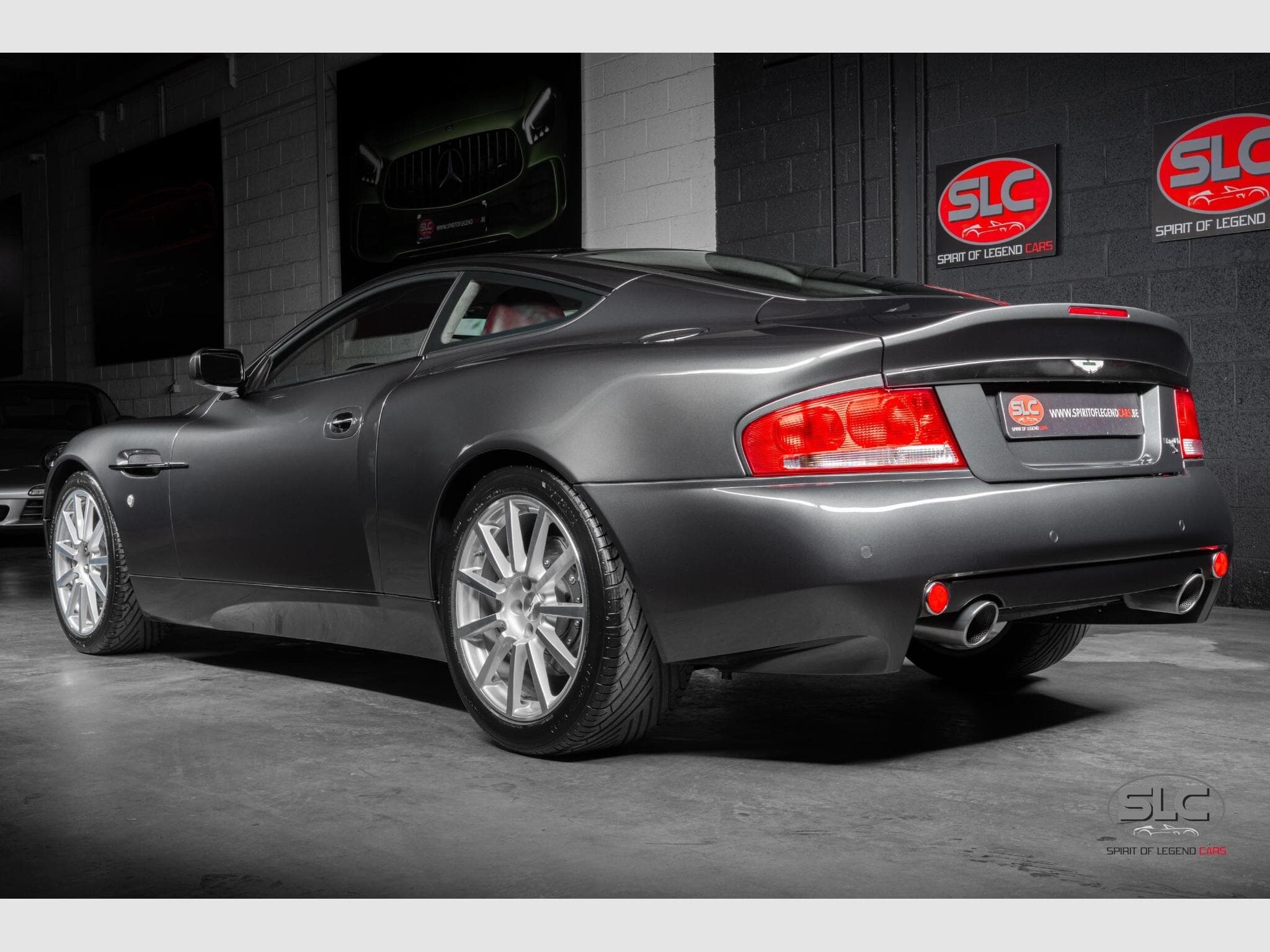 Aston-Martin Vanquish Vanquish S 528HP (2027) - Photo 3