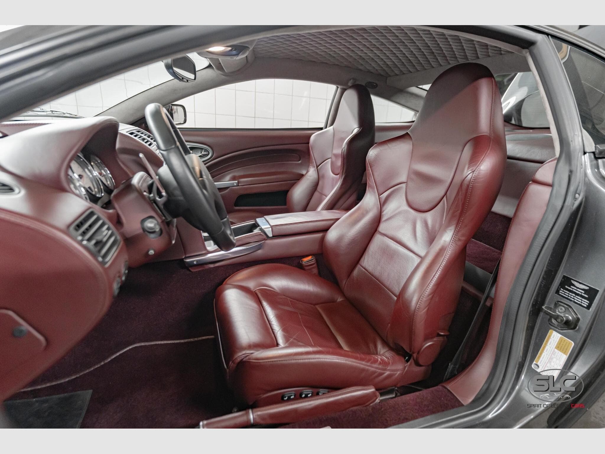 Aston-Martin Vanquish Vanquish S 528HP (2027) - Photo 4