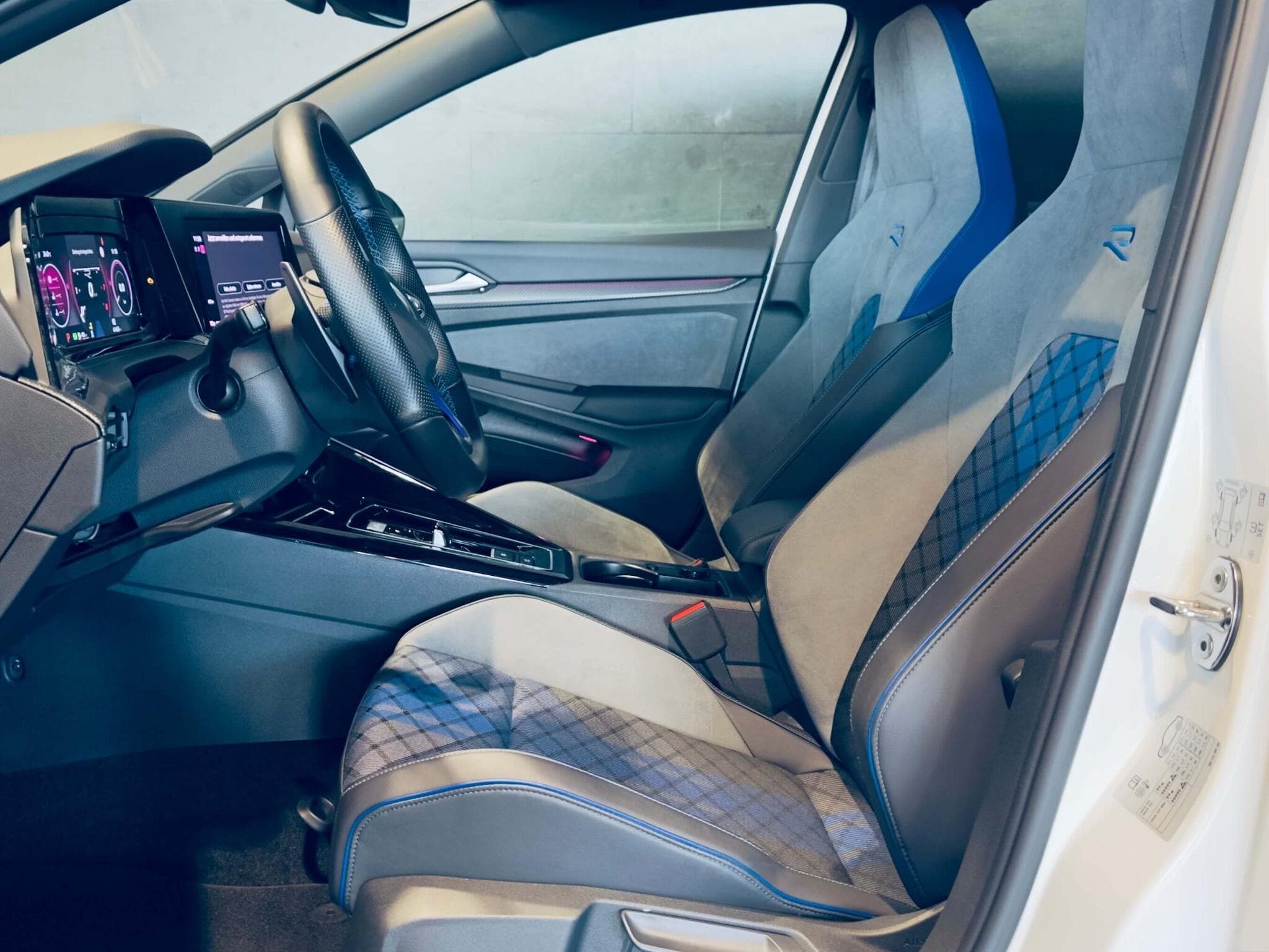 VW Golf GOLF VIII R TSI 4MOTION DSG (2022) - Foto 7