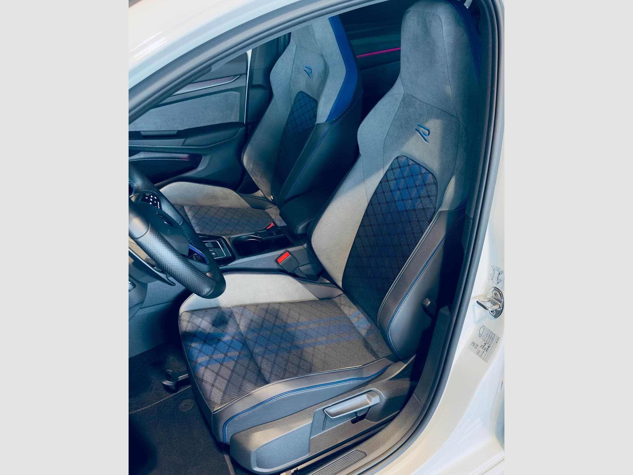 VW Golf GOLF VIII R TSI 4MOTION DSG (2022) - Foto 8