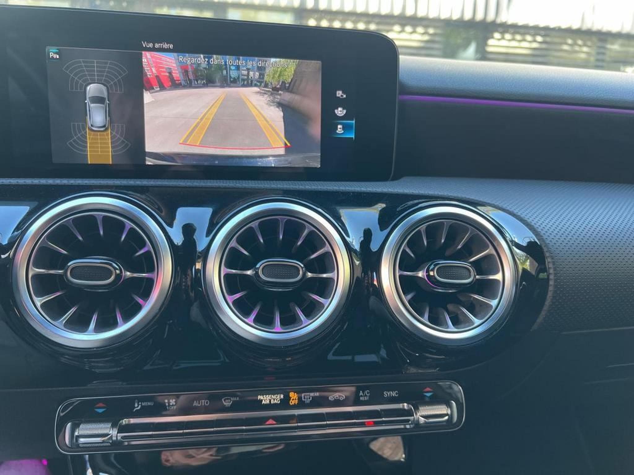 Mercedes A 180 Automatique / Alcantara / Diesel / (2021) - Foto 18