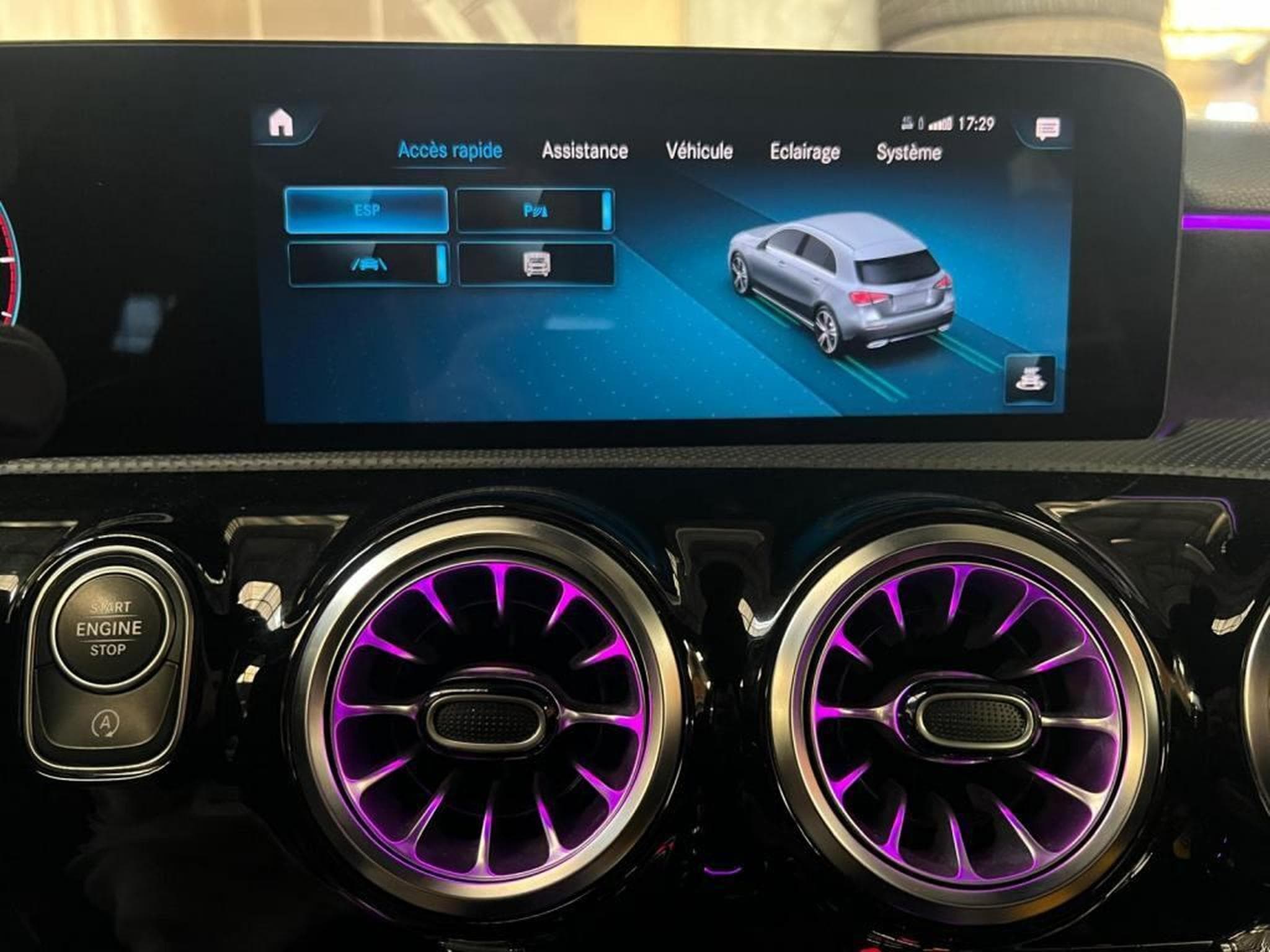 Mercedes A 180 Automatique / Alcantara / Diesel / (2021) - Foto 21