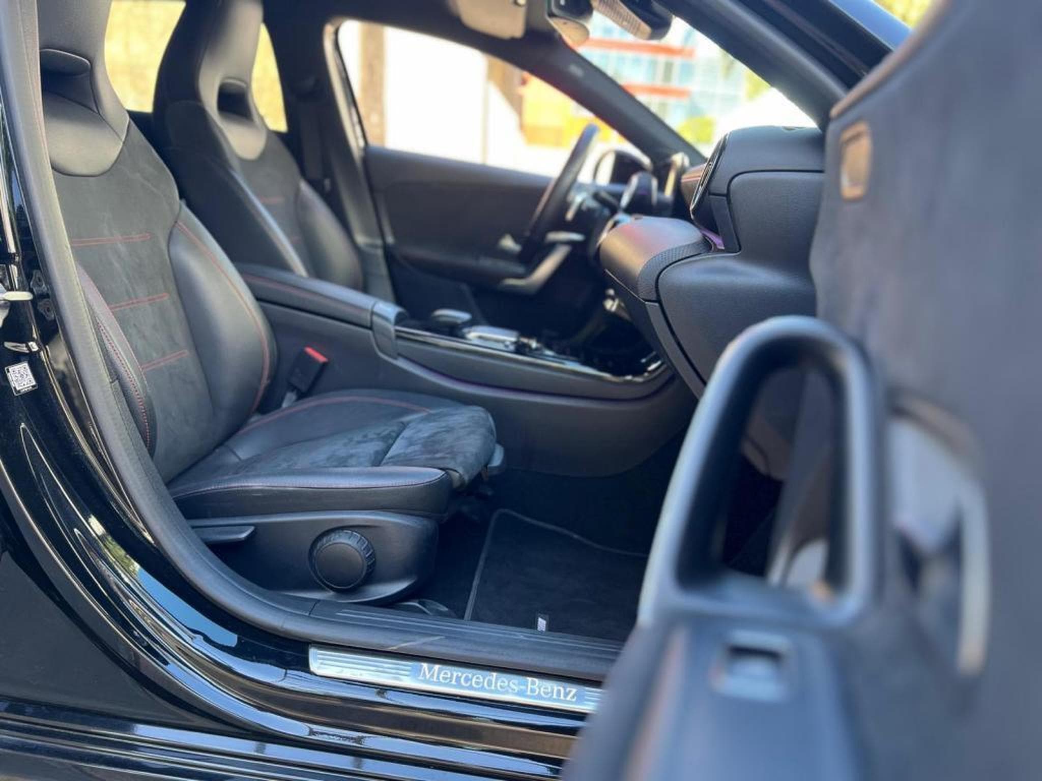 Mercedes A 180 Automatique / Alcantara / Diesel / (2021) - Foto 17