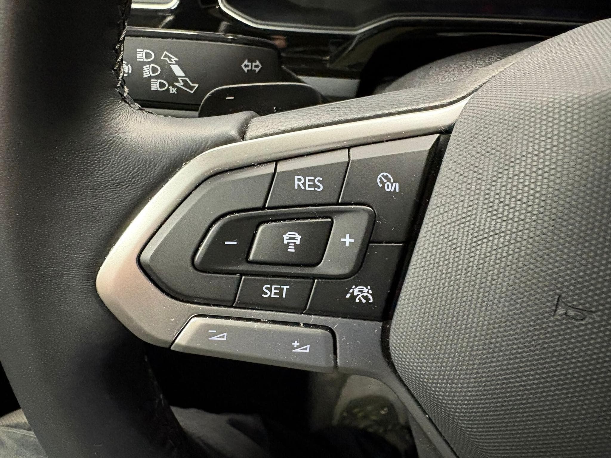 VW Taigo R line 1.0 TSI 115cv DSG7 (2025) - Foto 14