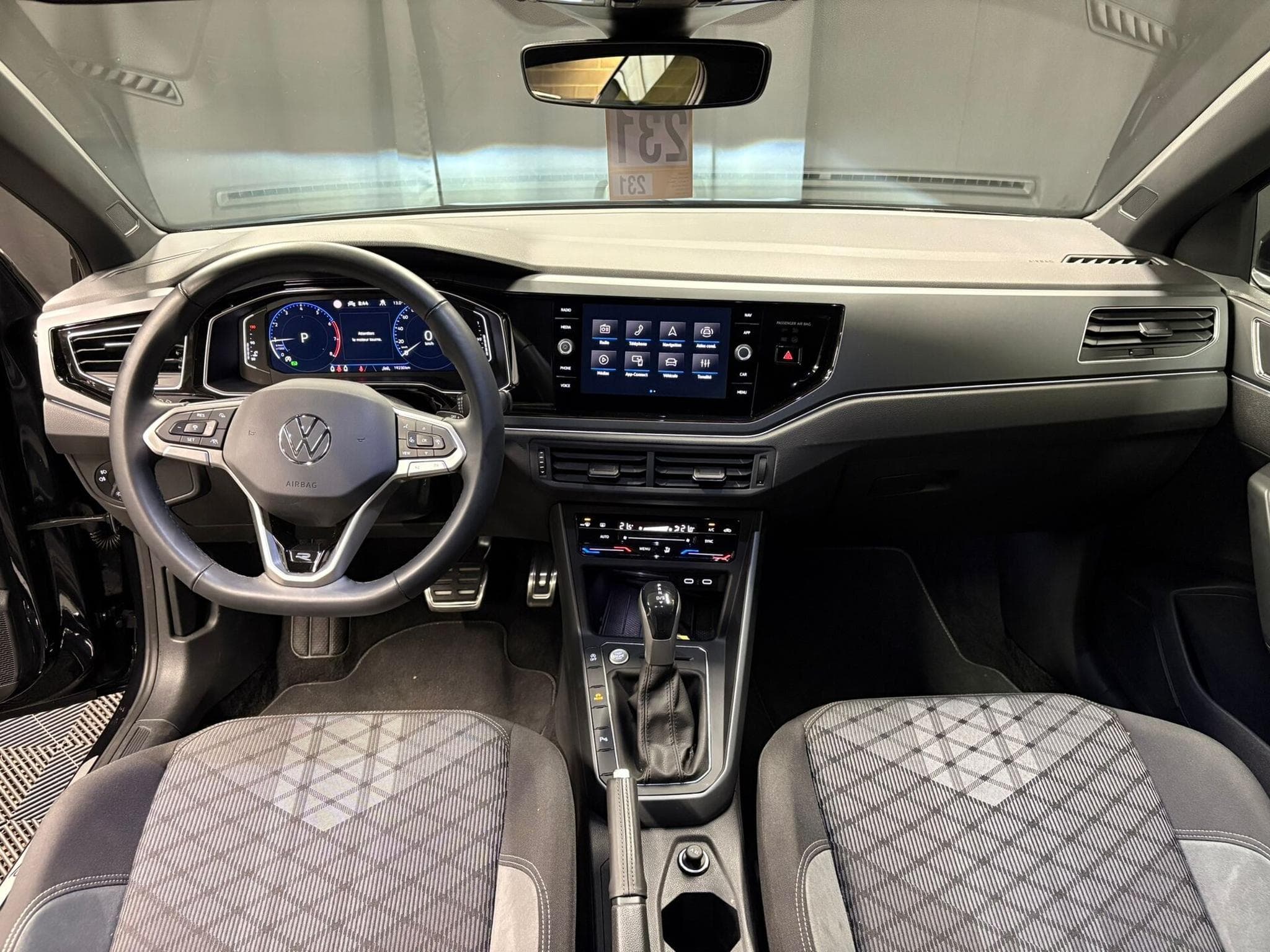 VW Taigo R line 1.0 TSI 115cv DSG7 (2025) - Foto 15