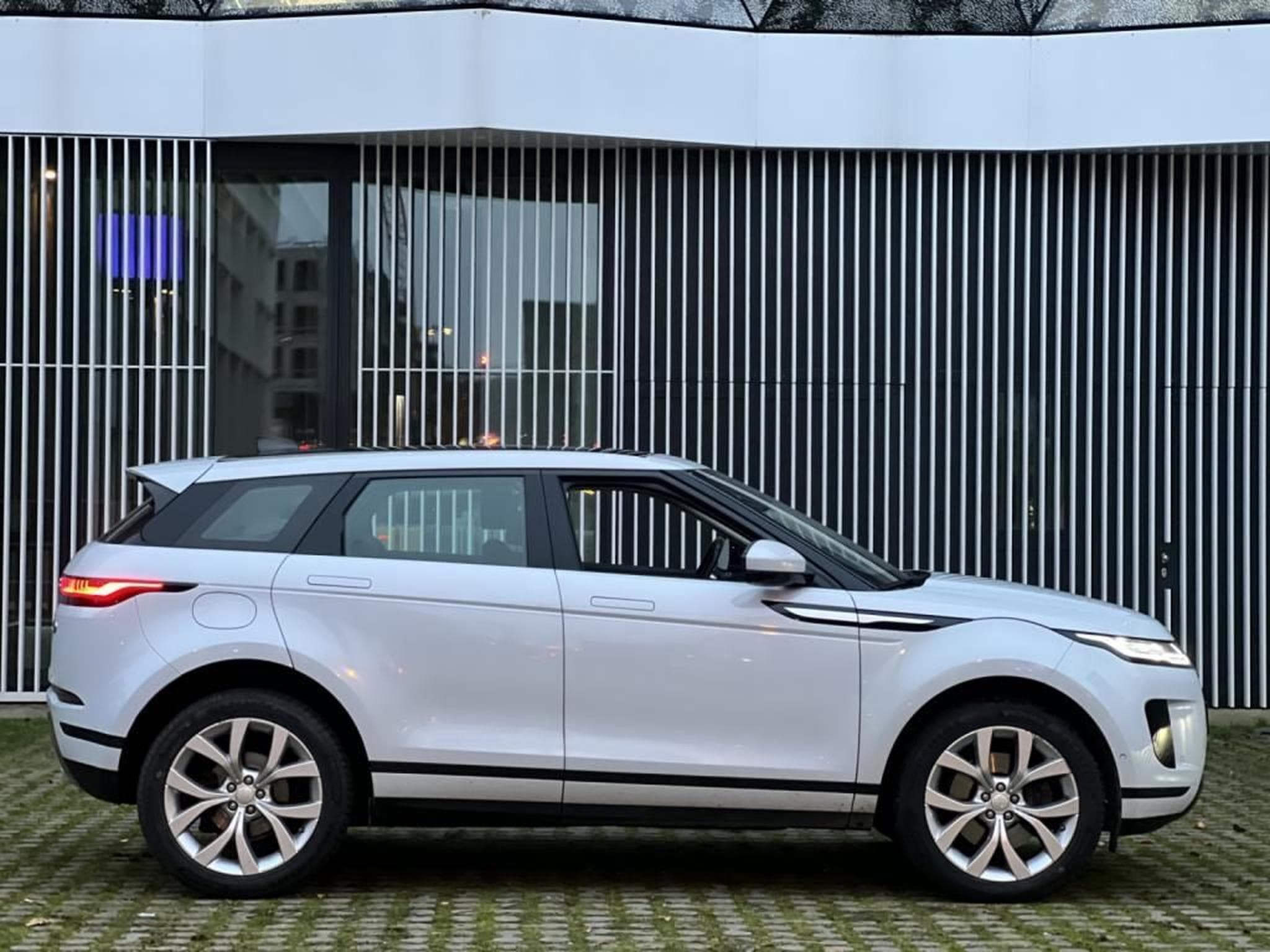 Land-Rover Range Rover Evoque 2.0 / Diesl / Automatique / Toit Panoramique / (2019) - Photo 7